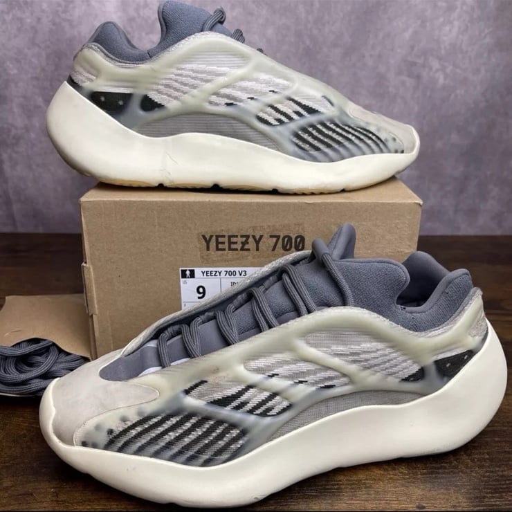 Adidas Yeezy 700 V3 Fade Salt Size 9 ID1674 Black White OG Rare Men’s Sneakers