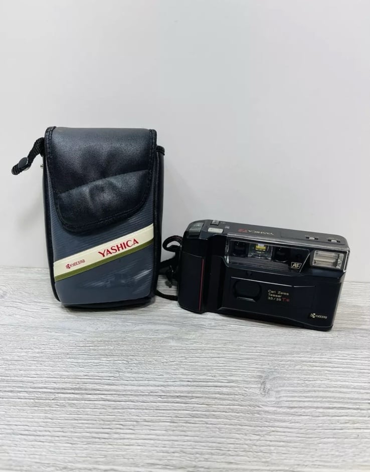 Yashica T2 35mm Film Camera *Tested*