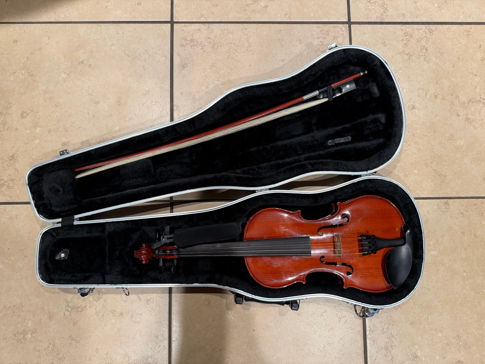 3/4 Violin with Case, Rosin, and Bow