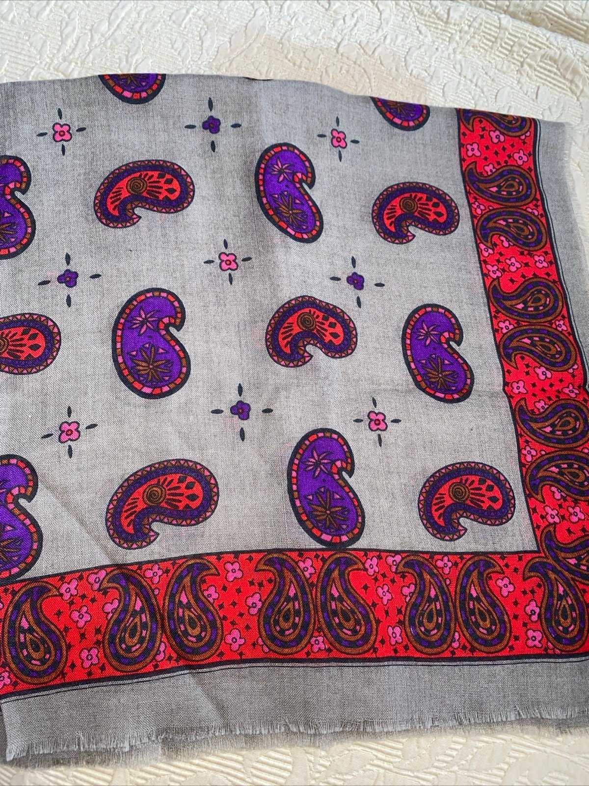Wool Scarf Vintage 36”x36” Red Grey Art Nouveau in excellent condition Soft wit