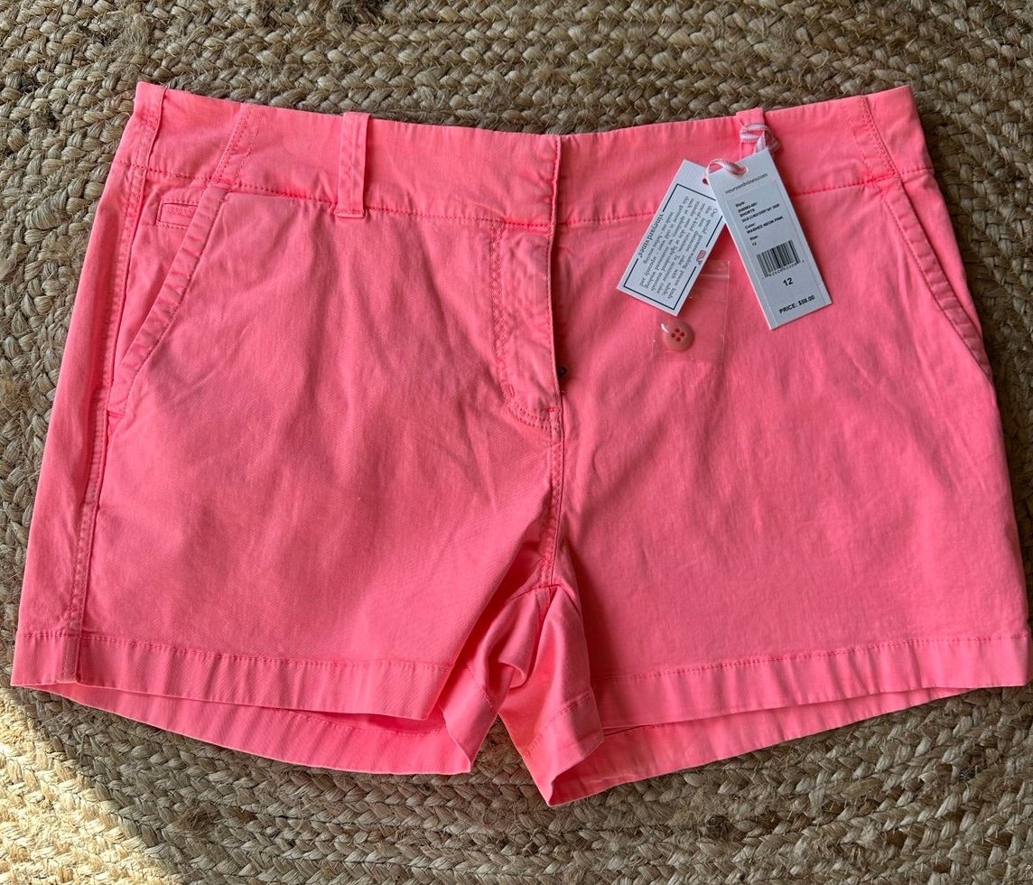 Vineyard Vines Everyday Shorts 3.5 inch inseam in Washed Neon Pink
