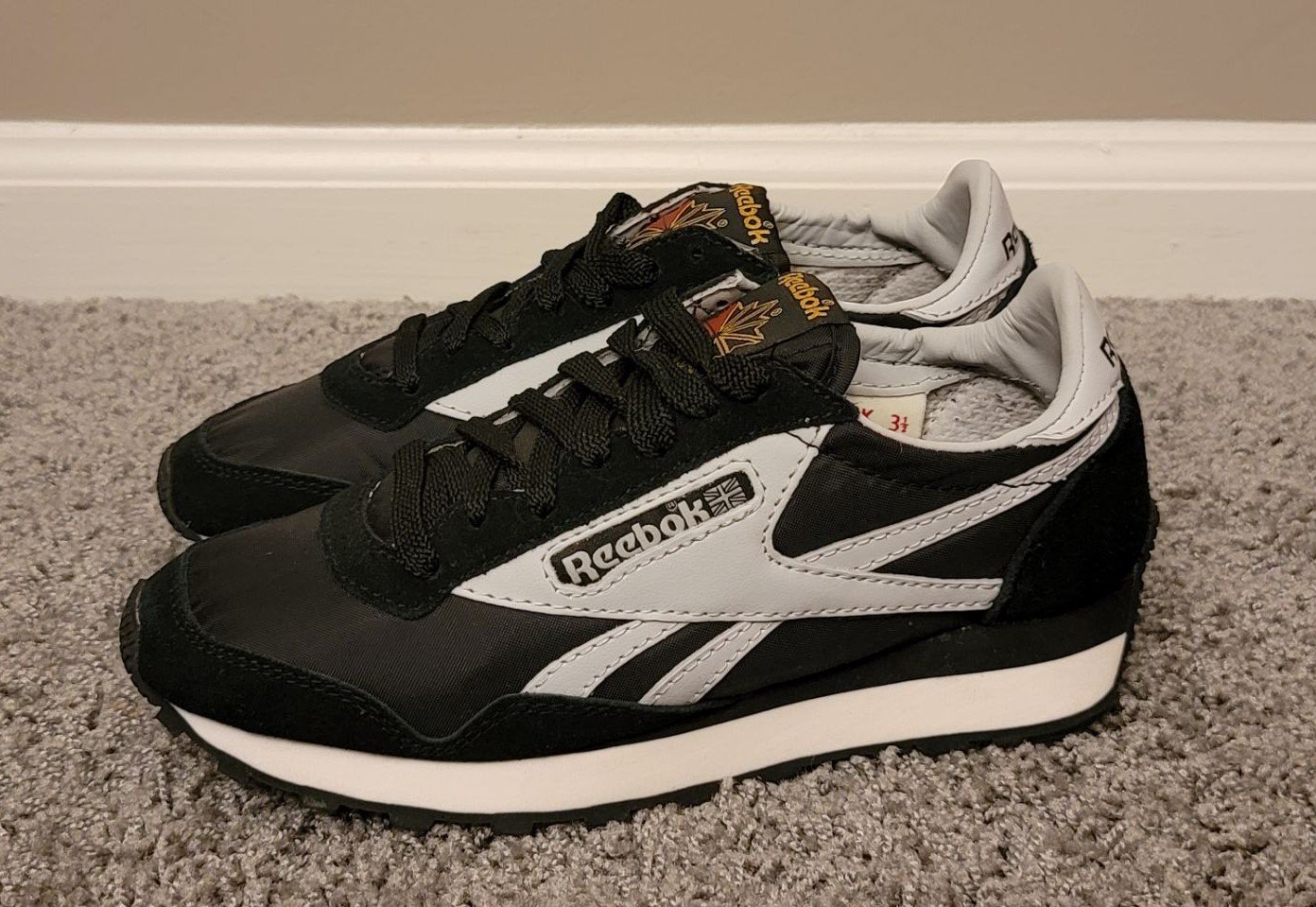 New Reebok Aztec II Sneakers - Size 3.5 UK (USA: 4.5 Youth, 6 Womens)