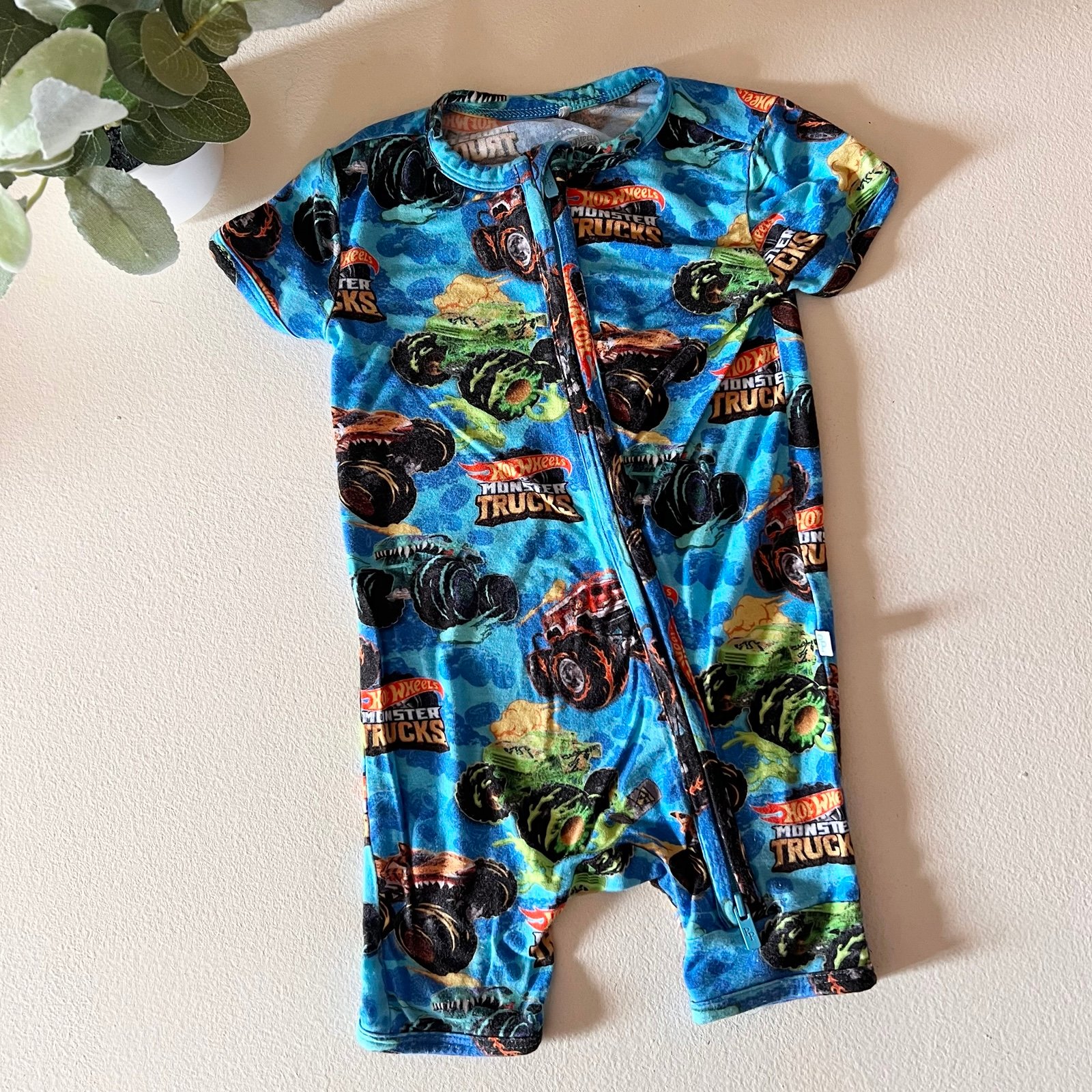 Hot Wheels Posh Peanut shorty