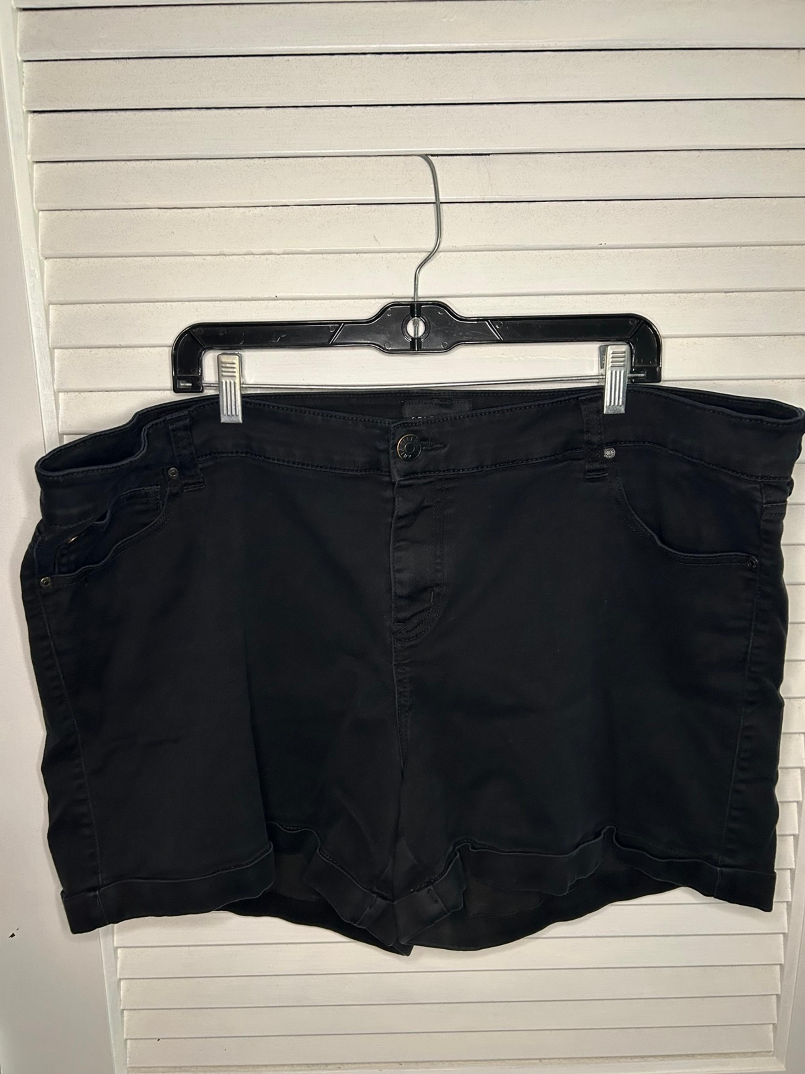 Celebrity Pink Plus Size 22 Black Cuffed Short Shorts