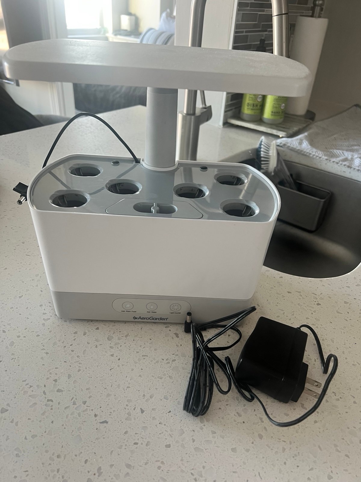 AeroGarden 100690-WHT Indoor LED Harvest Hydroponic Garden Grow System Works