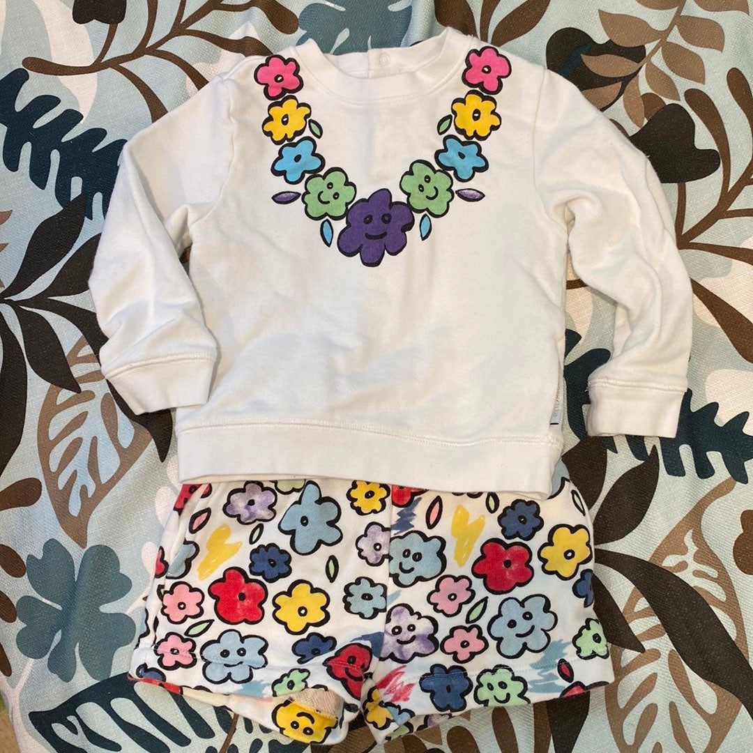 Stella McCartney kid set runs small fits 2Y