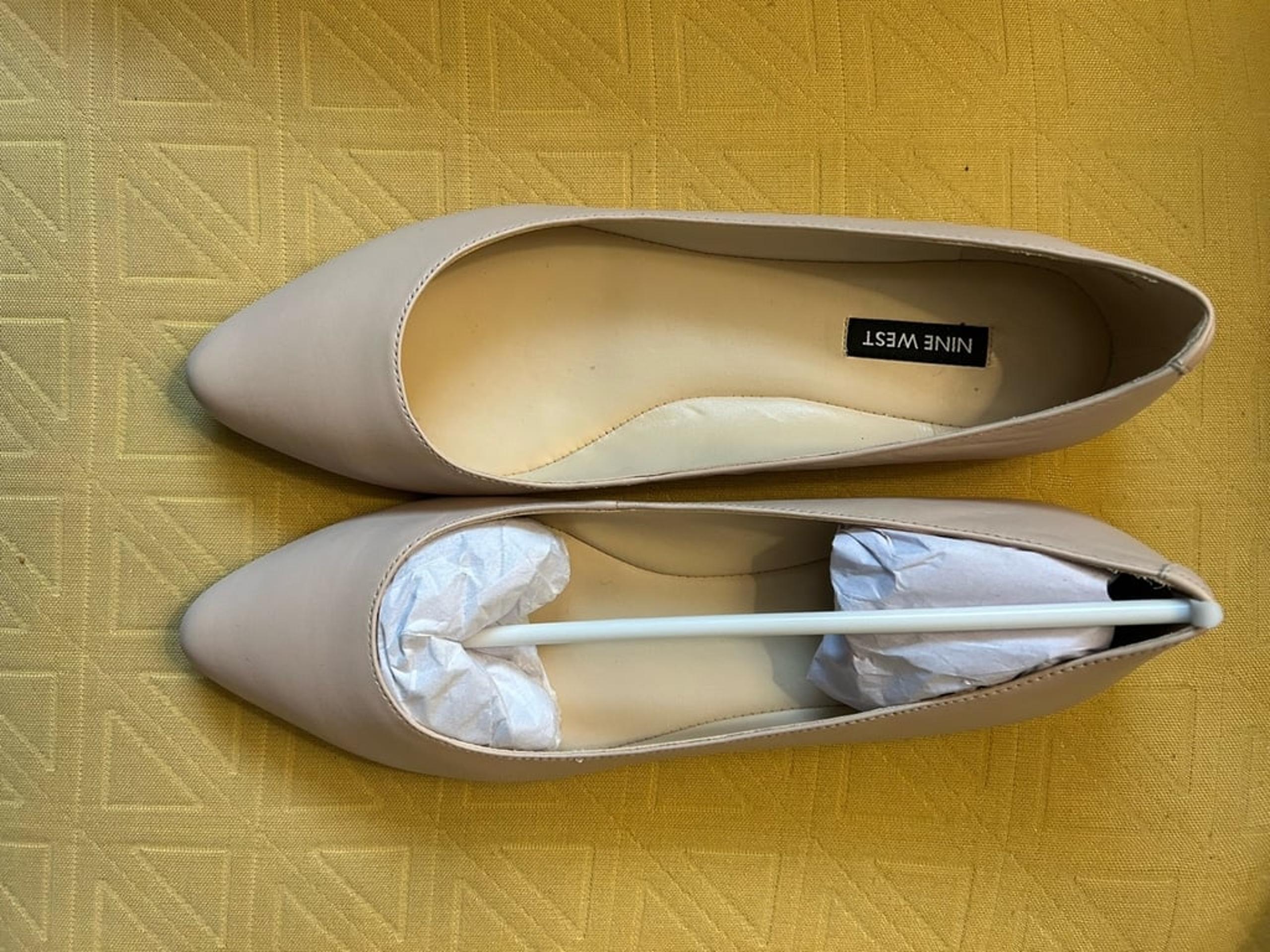 Women Nine West Flats Size 9.5 M Ivory