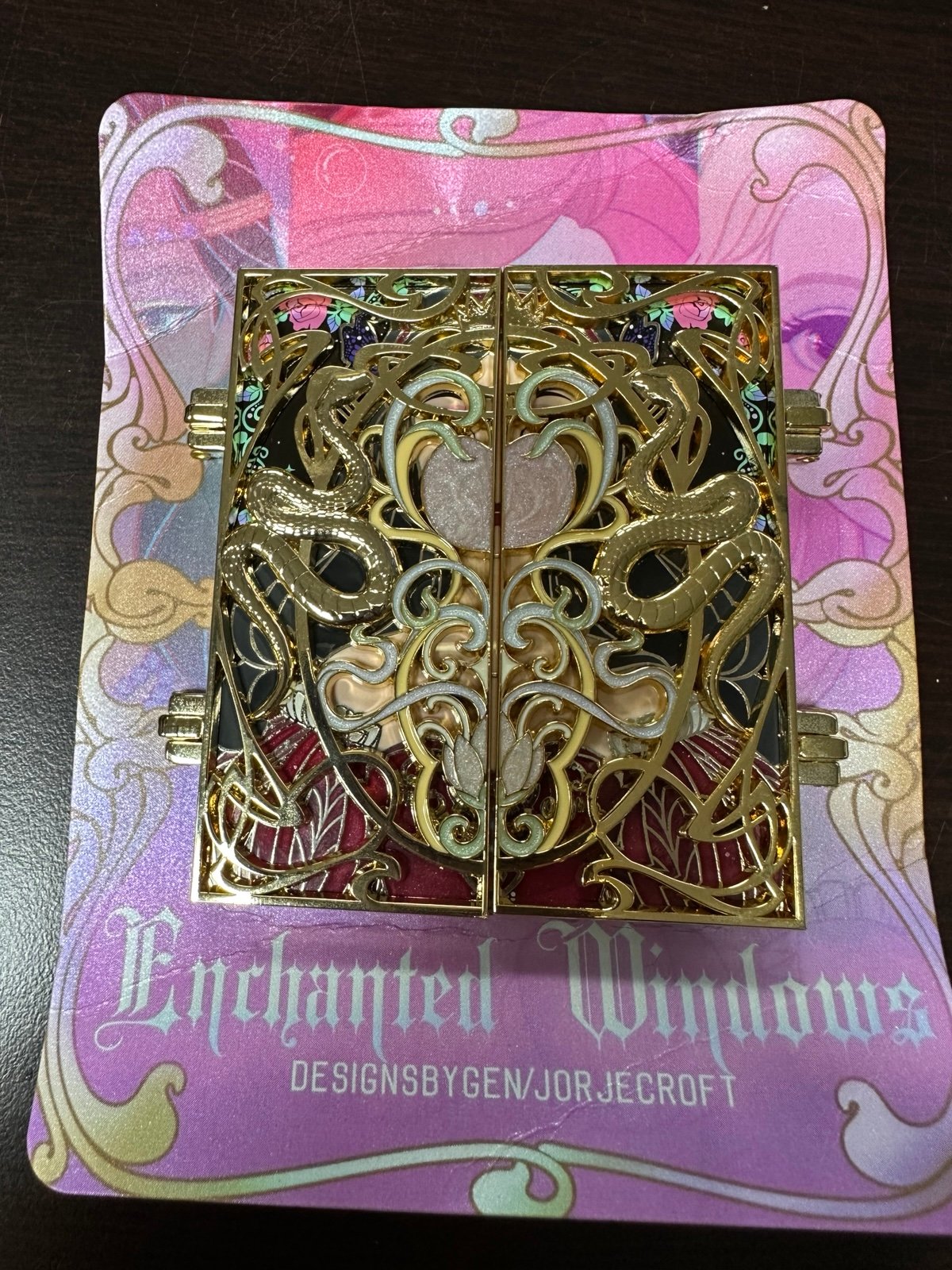 Fantasy Pin DBG Enchanted Windows Snow White LE 75