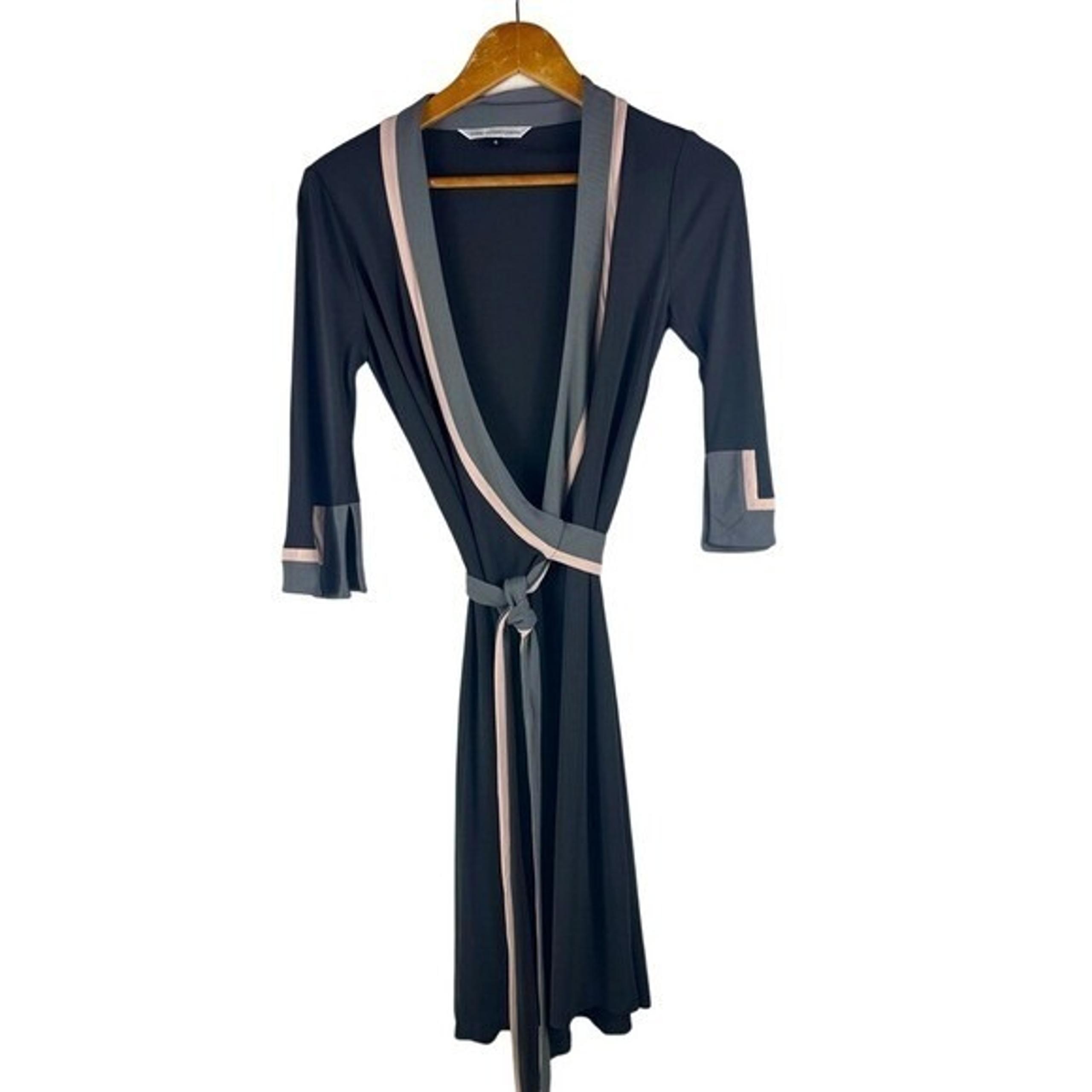 Diane Von Furstenberg Vintage Size 4 Gray Pink Wrap Robe Loungewear Nightwear