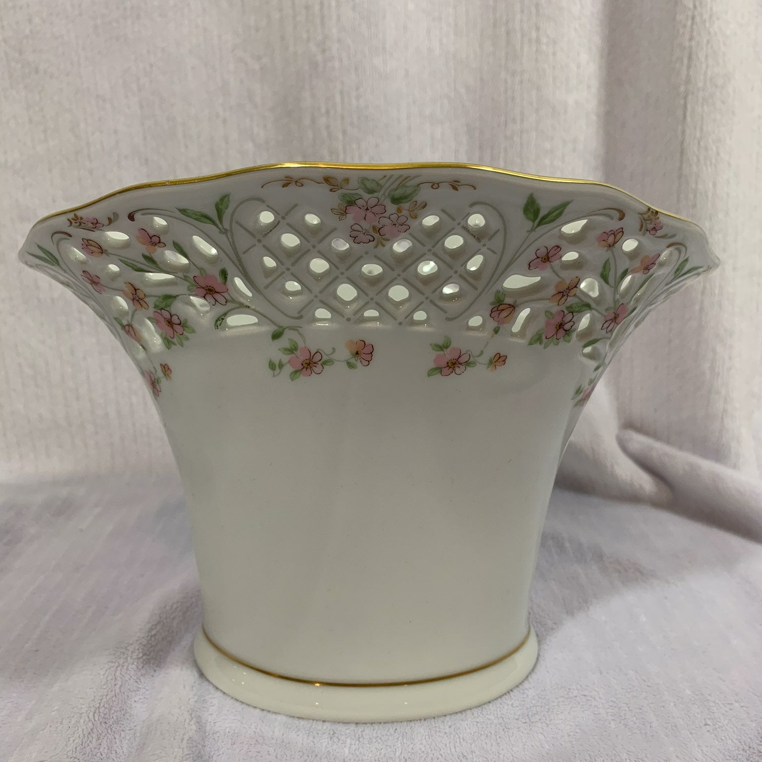 Like New Oscar de la Renta Vase