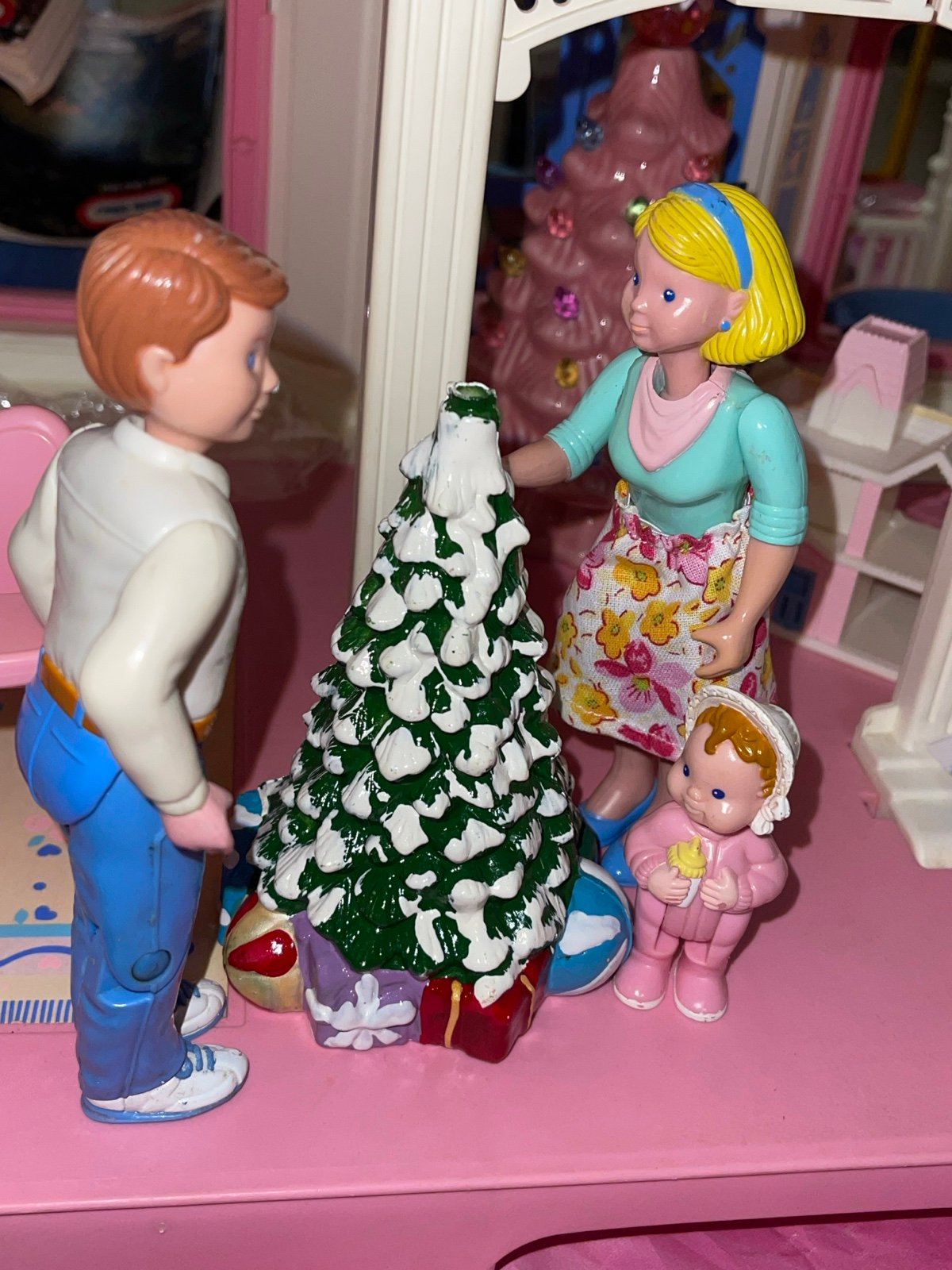 Fisher price dream dollhouse parents clothes Tree & baby!