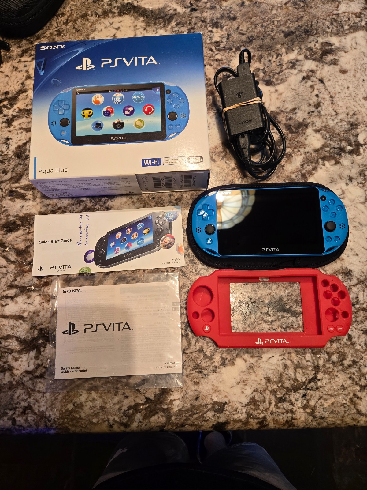 Sony Ps Vita Aqua Blue PlayStation PCH-2001 CIB (NORTH AMERICAN) VERY GOOD
