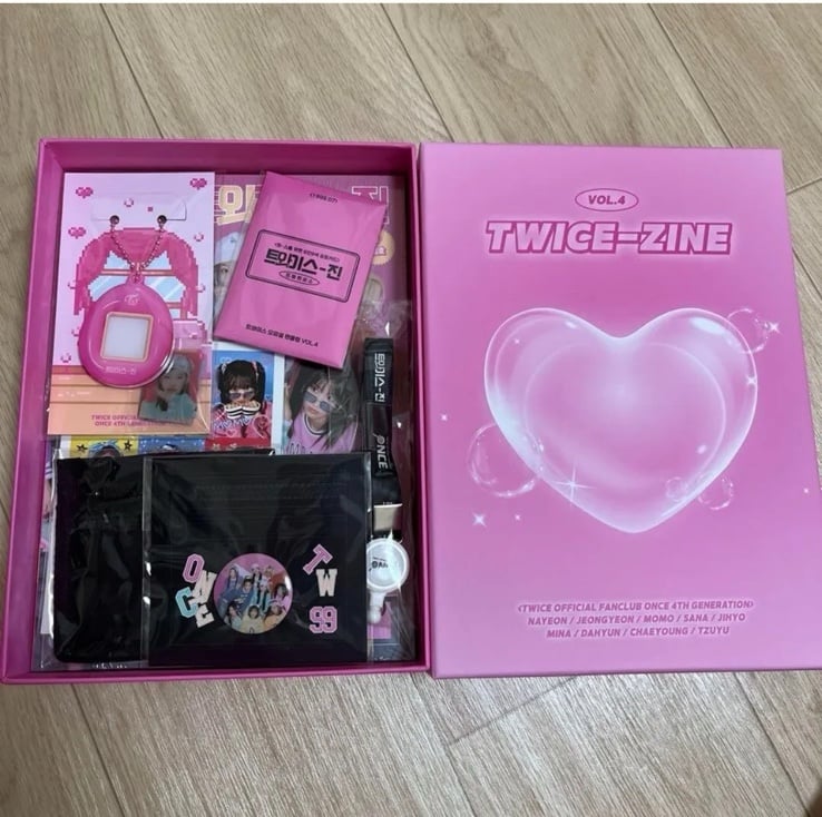 Twice 4th gen fanclub kit