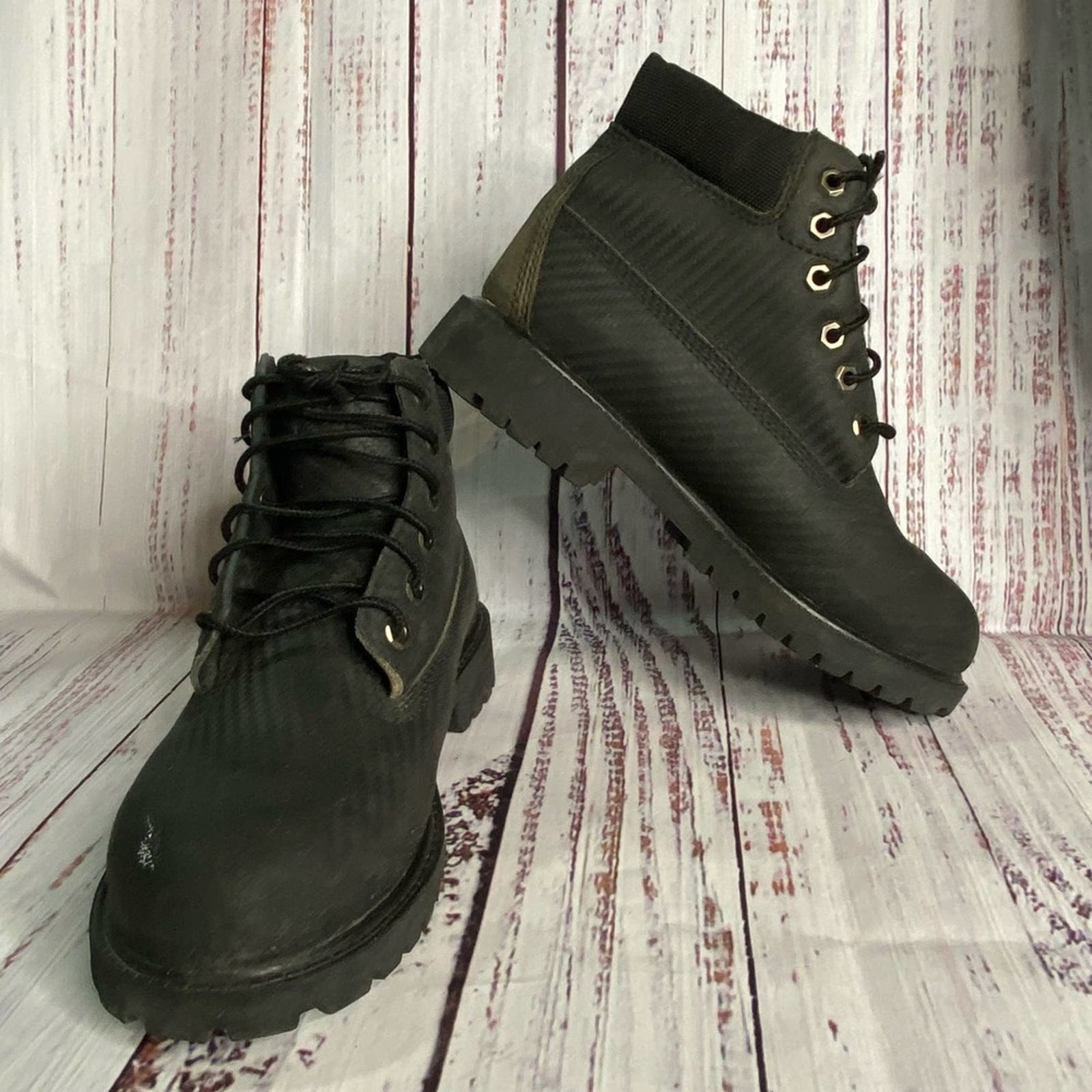 Boys Timberland Black Helcor boots. Sz 2