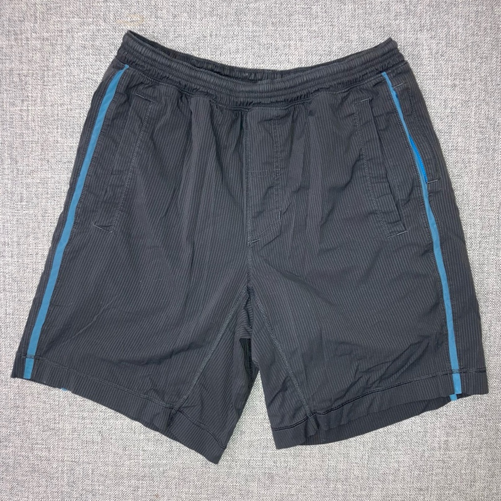 Lululemon Pace Breaker Shorts 9” Men's Size medium Lined Gray Blue Athletic