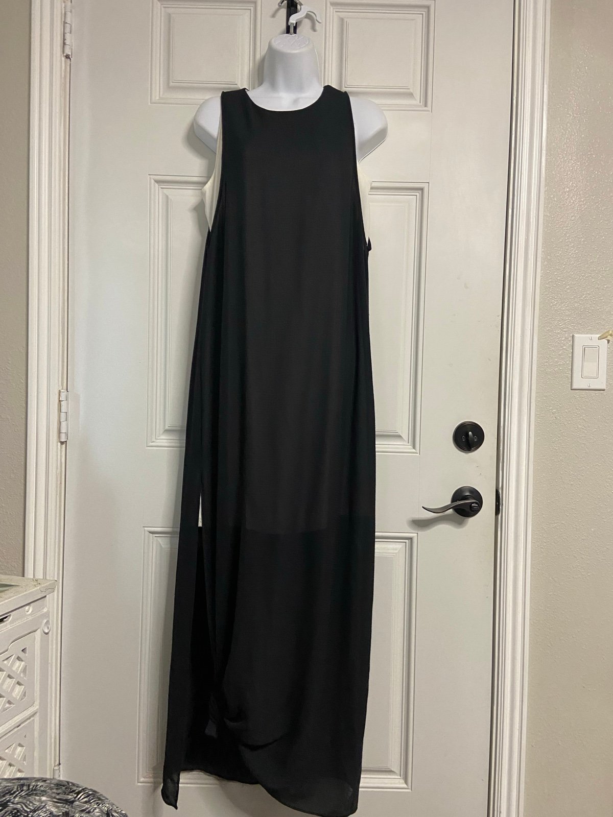 T10a- DKNY Black-White Layered Sleeveless Maxi Dress