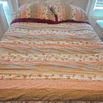 Vintage Full Double Queen Bedspread Comforter, 2 Matching Shams, Floral 82 x 96