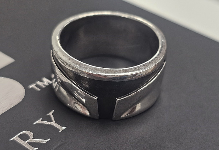 Star Wars Fine Jewelry THE MANDALORIAN RING Silver and Black Rhodium Size 10
