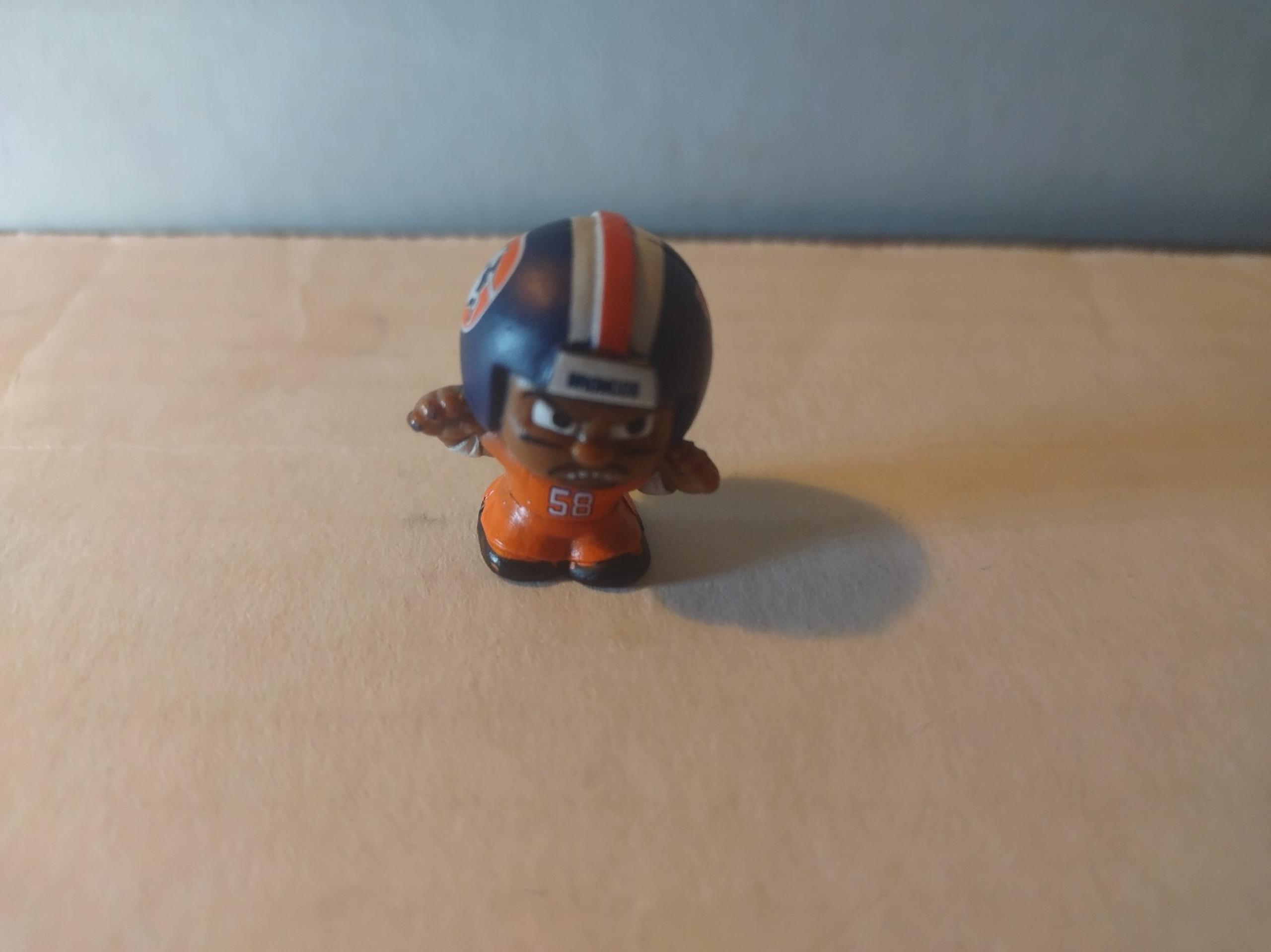 NFL Denver Broncos Teenymates Vin Miller # 58 Action Figure
