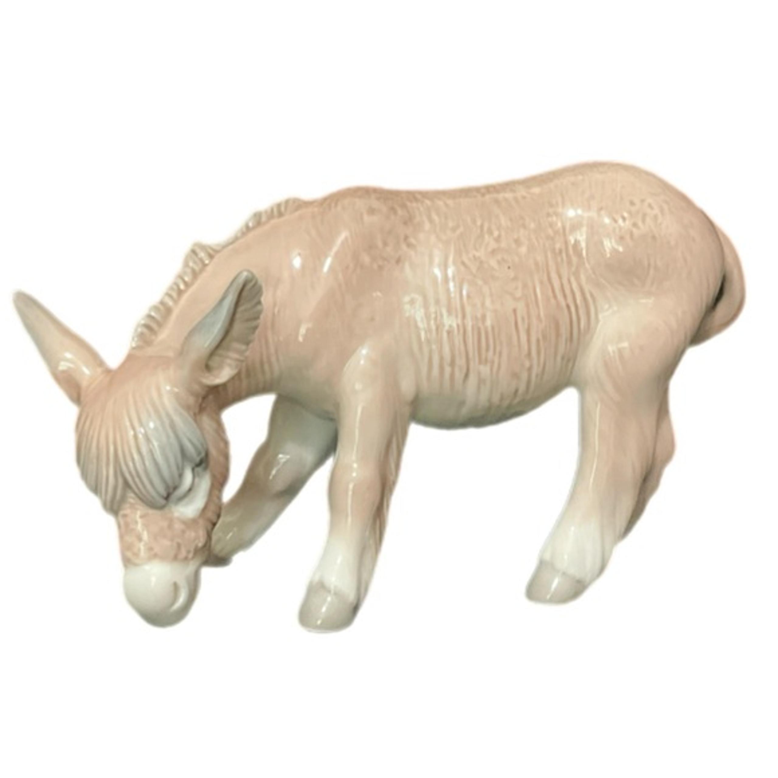Lladró "Donkey Eating" Juan Huerta Design, 1971-74