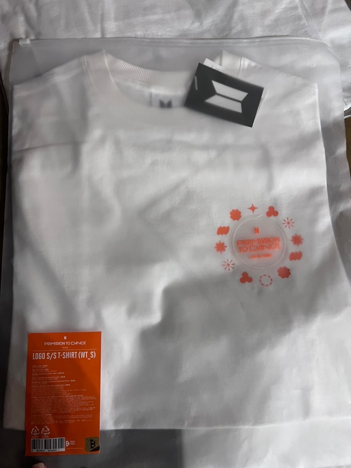 Official BTS PTD concert Logo shirt small