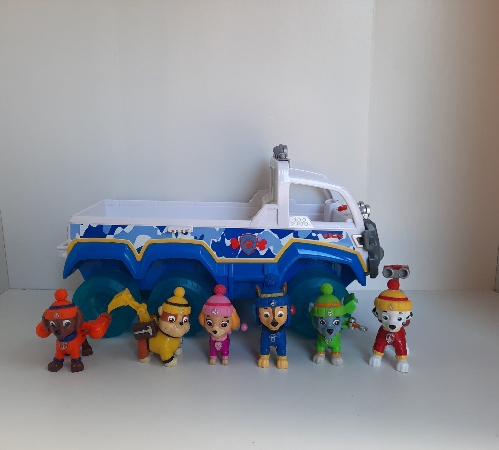 Paw Patrol Arctic Terrain Snow Vehicle and Snow Pups
