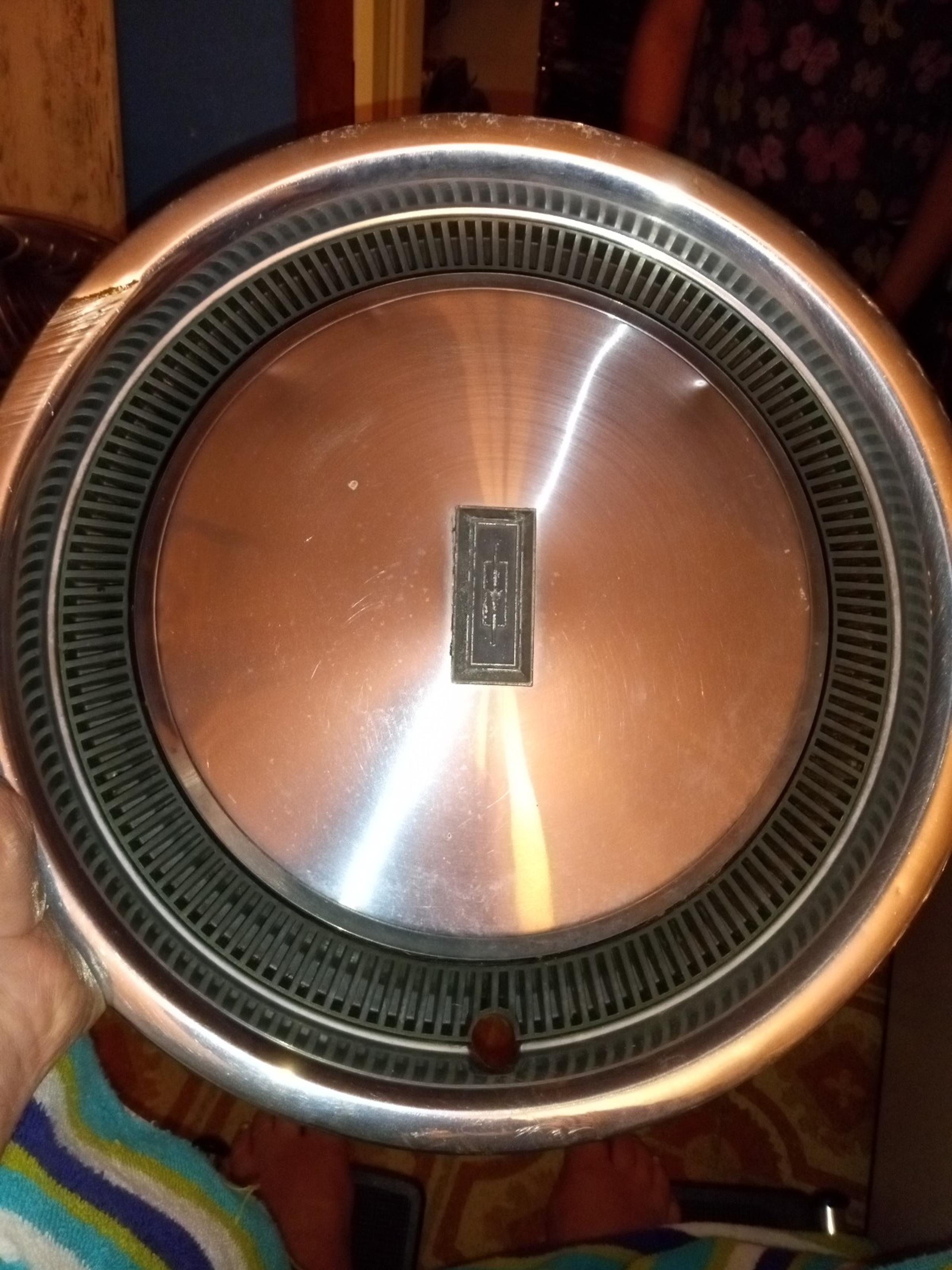 14" Oldsmobile cutlass supreme color key hubcap- blue/green