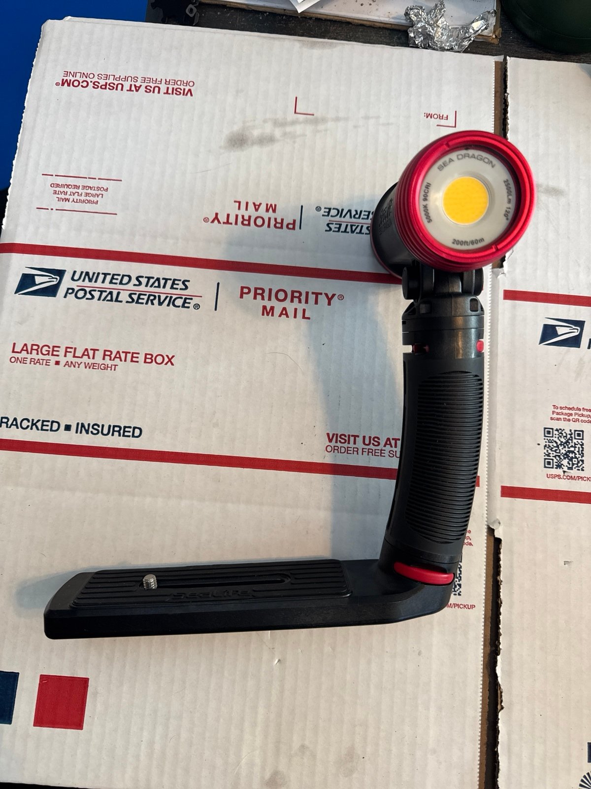 New SeaLife Sea Dragon 2500 Photo and Video LED Dive Light with Tray and Grip