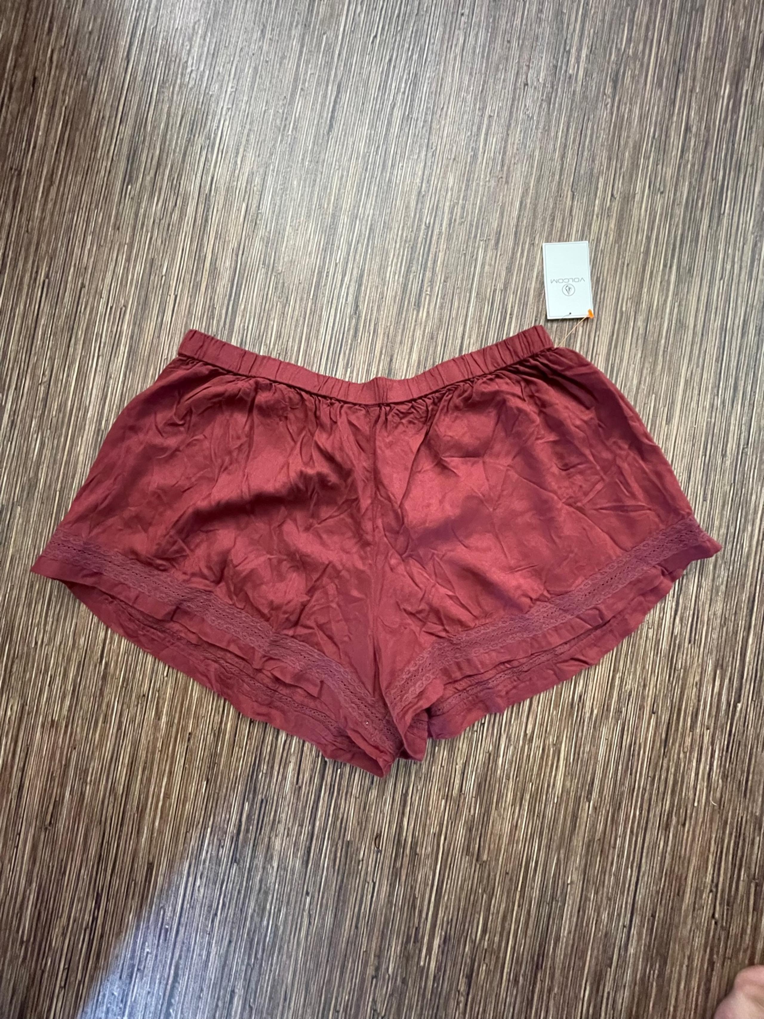 Volcom Juniors Escape Artist Pull On Shorts Size L.  NWT