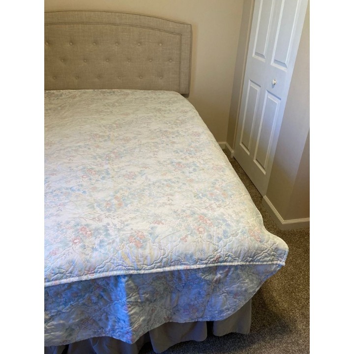 Vintage CANNON Full Size Quilt Coverlet Delicate Floral Pattern Mint Green Pink