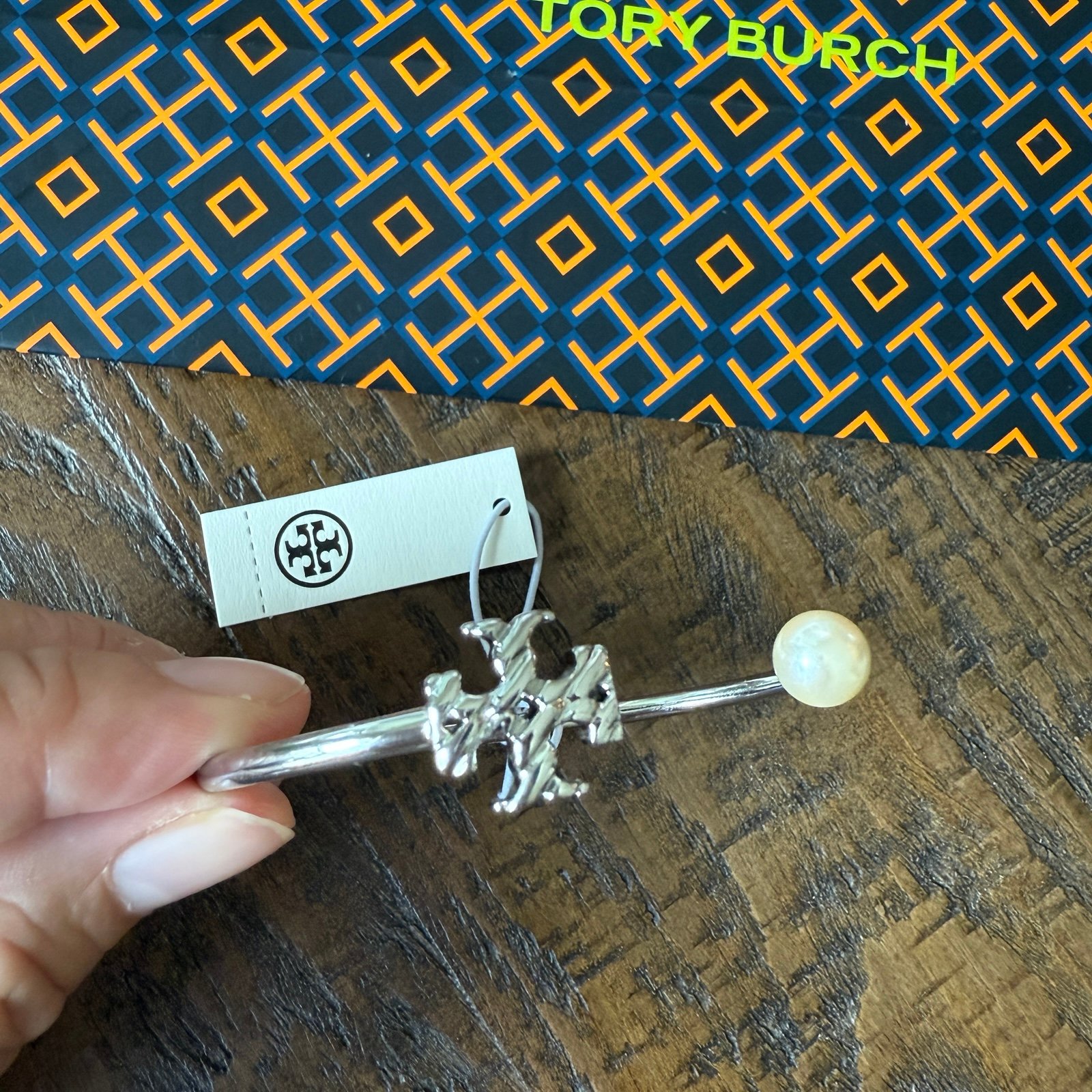 ブレスレット Tory Burch Textured Rope Logo Pearl Flex Cuff 164153 Tory Burch Textured Rope Logo Pearl Flex Cuff 164153 Bracelets