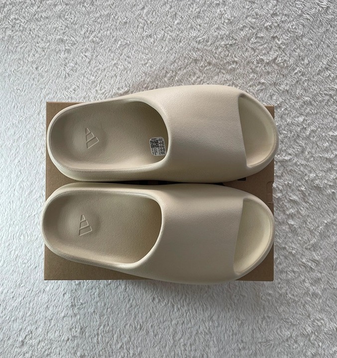 Shoes Slippers Yeezy slide Size 11