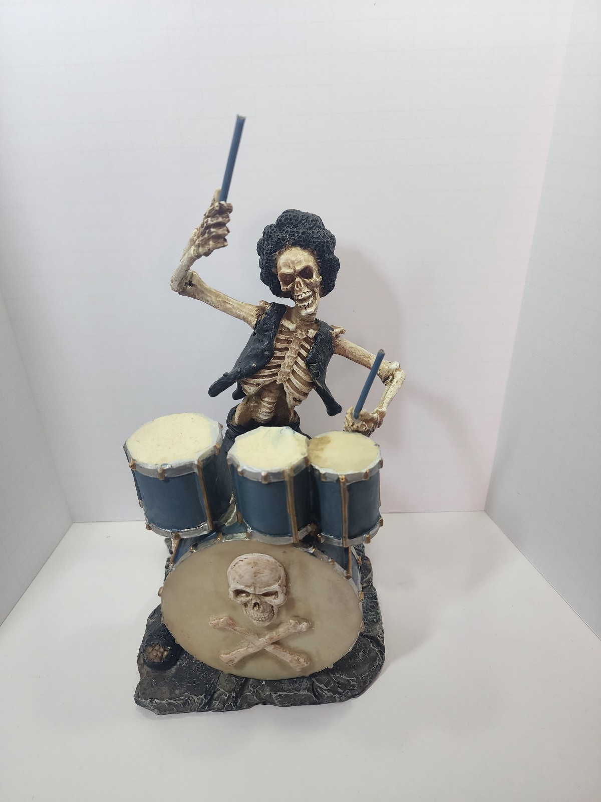Skeleton drummer