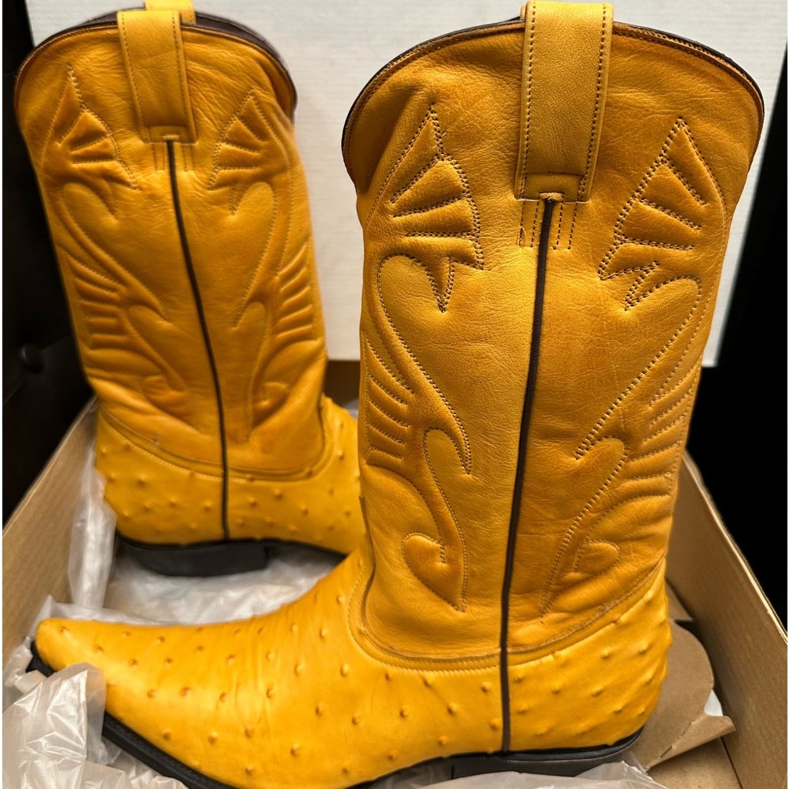 BOTAS TAURO PAIR OF MENS BUTTERCUP OSTRICH PRINT BOOTS WITH POINTED TOE New