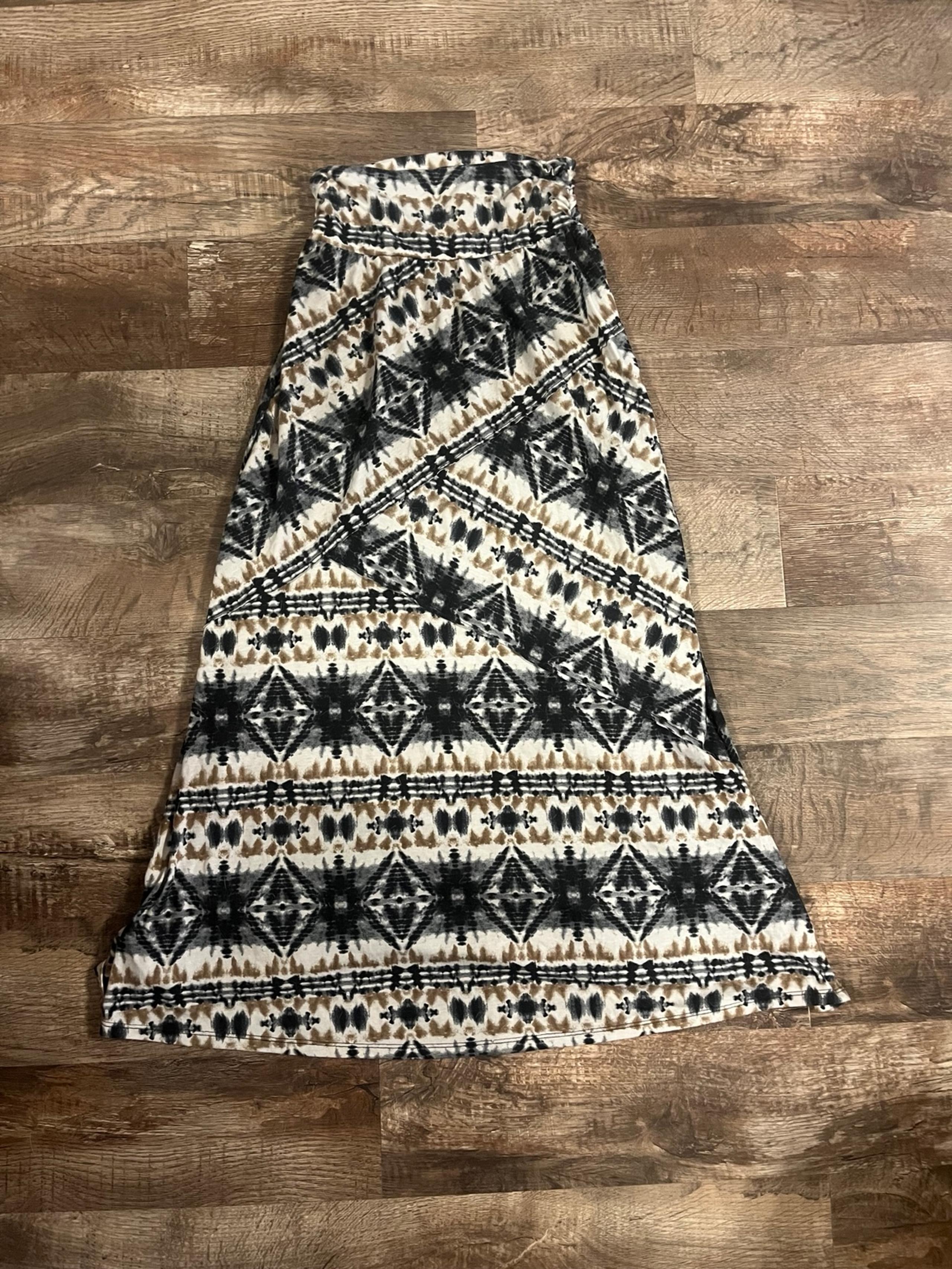 Joe B Maxi Skirt Size: L