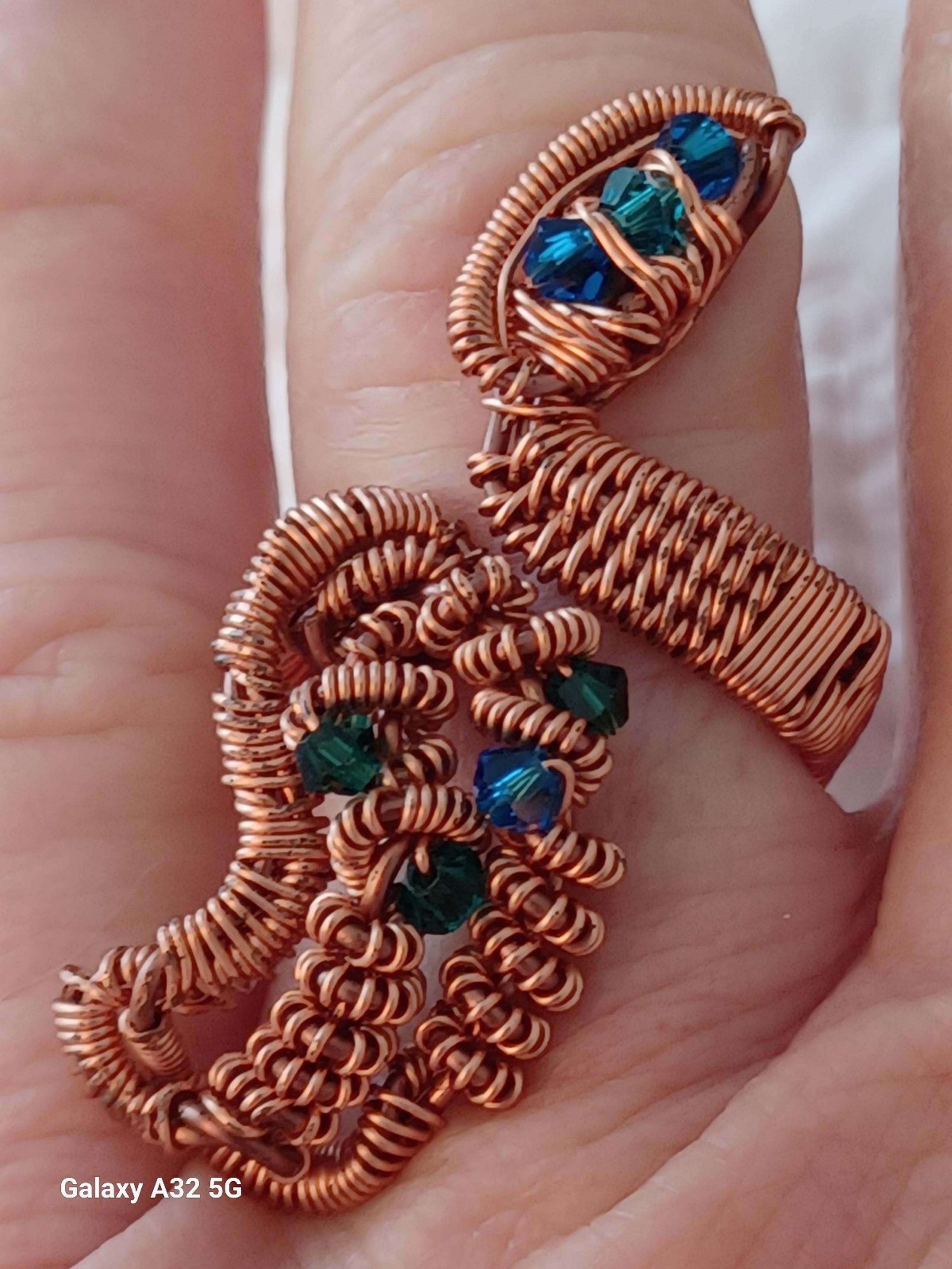 Beautiful COPPER WIRE SWAROVSKI TEAL CRYSTALS ADJUSTABLE RING- SZ6-8