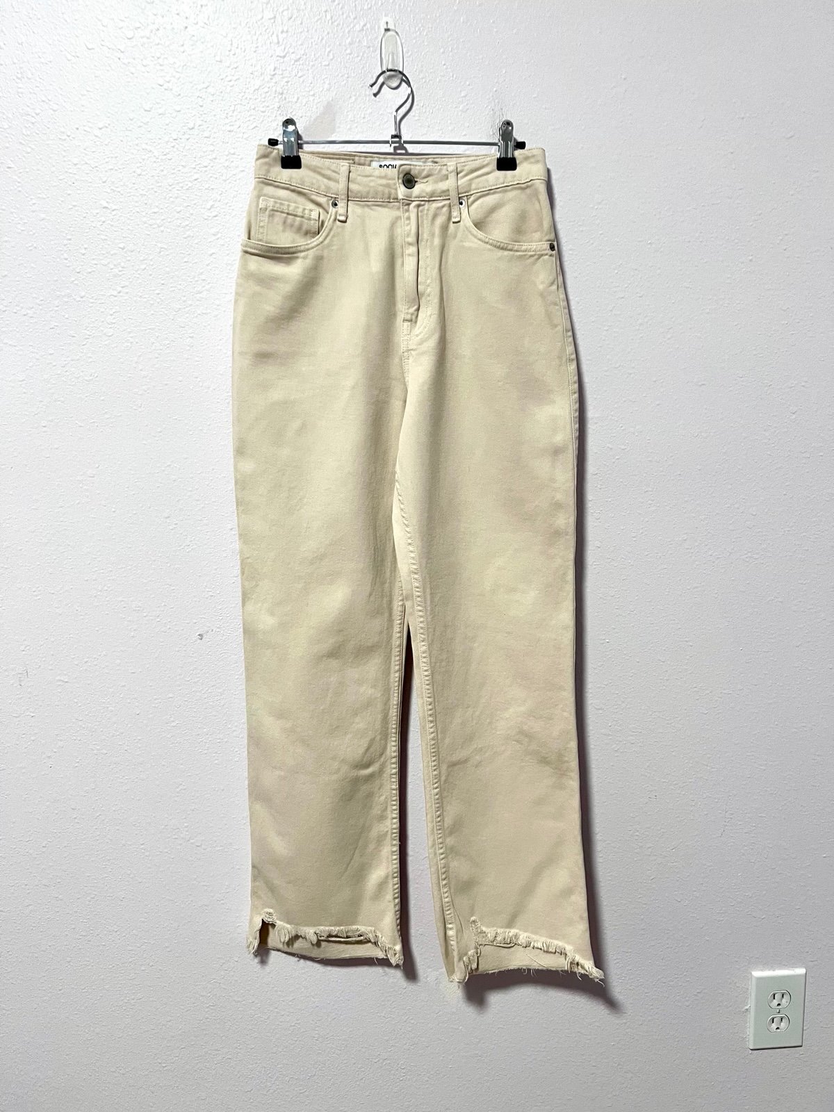 Social Tourist Cream Ultra High-Waisted Jeans 26