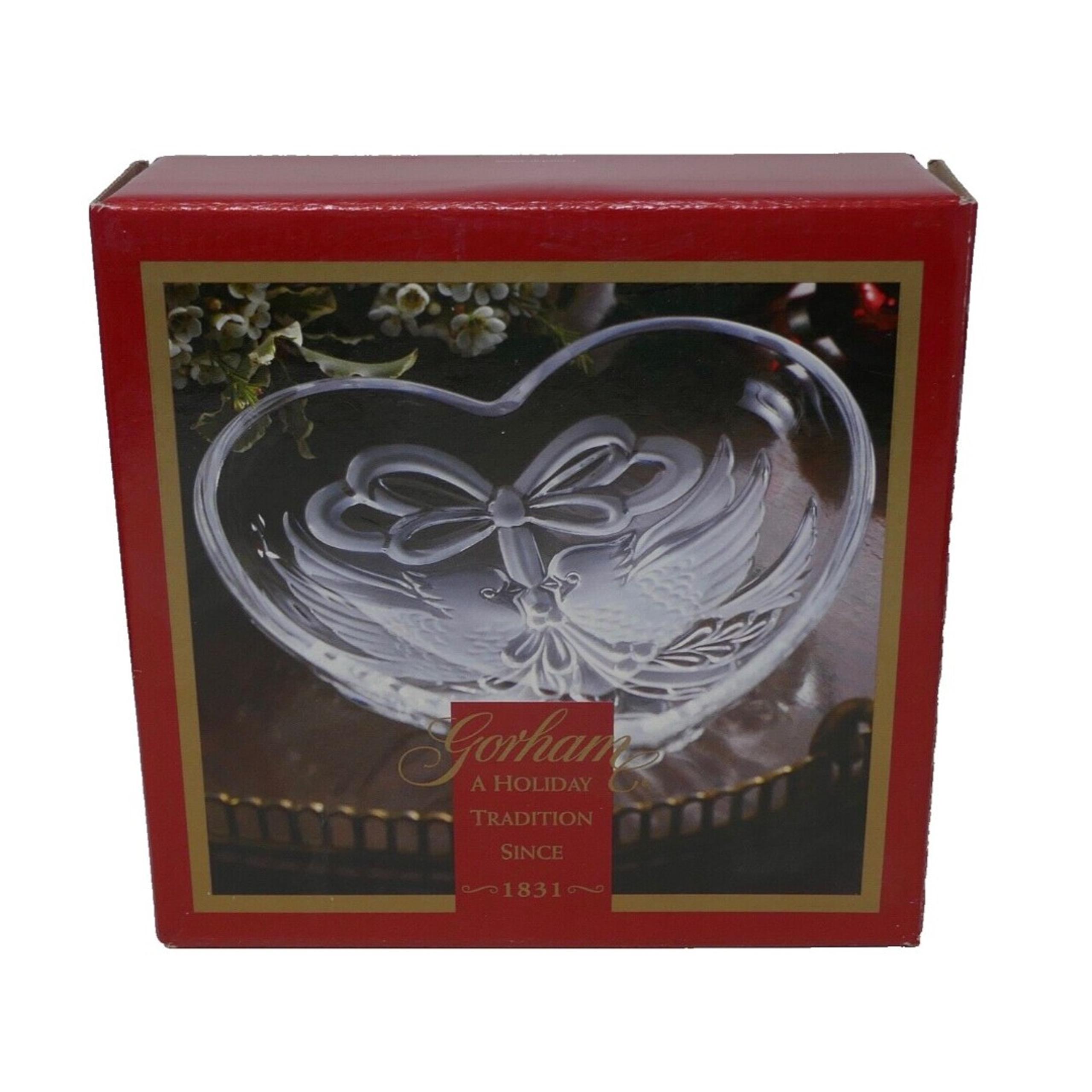 Gorham Holiday Traditions Christmas Cardinals Crystal 7" Heart Dish