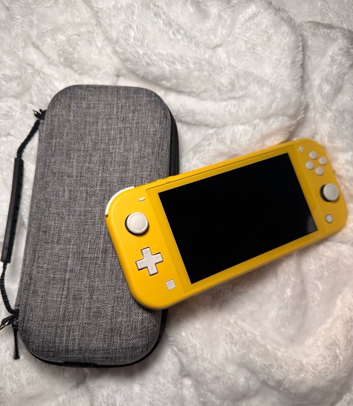 Nintendo Switch Lite - Yellow w/ Case