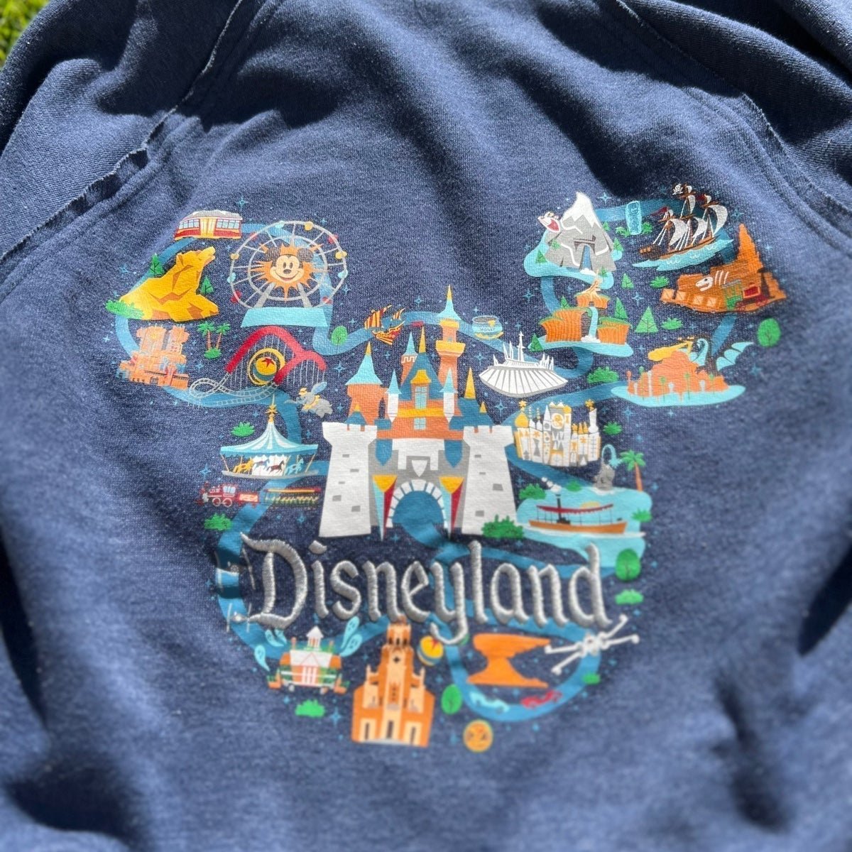 Women’s XS Disneyland Parks Print Zip Up Hoodie