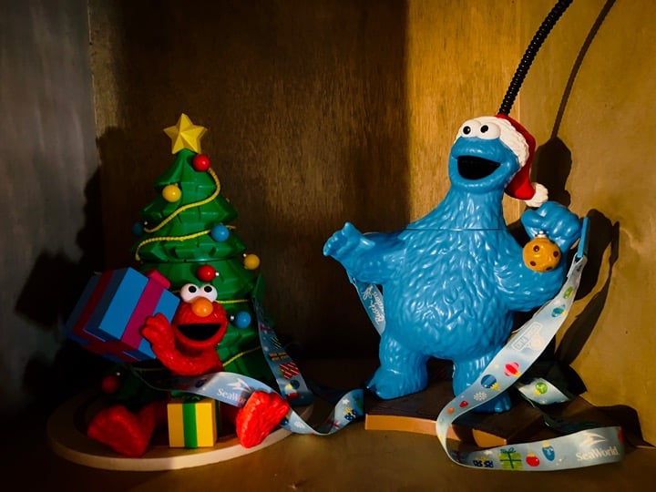 Christmas seaworld sesame popcorn bucket and drinks
