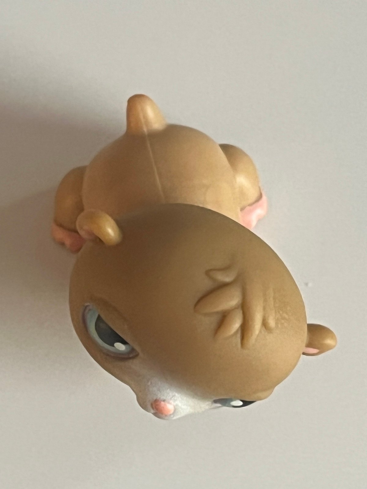 Littlest Pet Shop (LPS) #45 Brown Hamster with Blue Eyes - detail