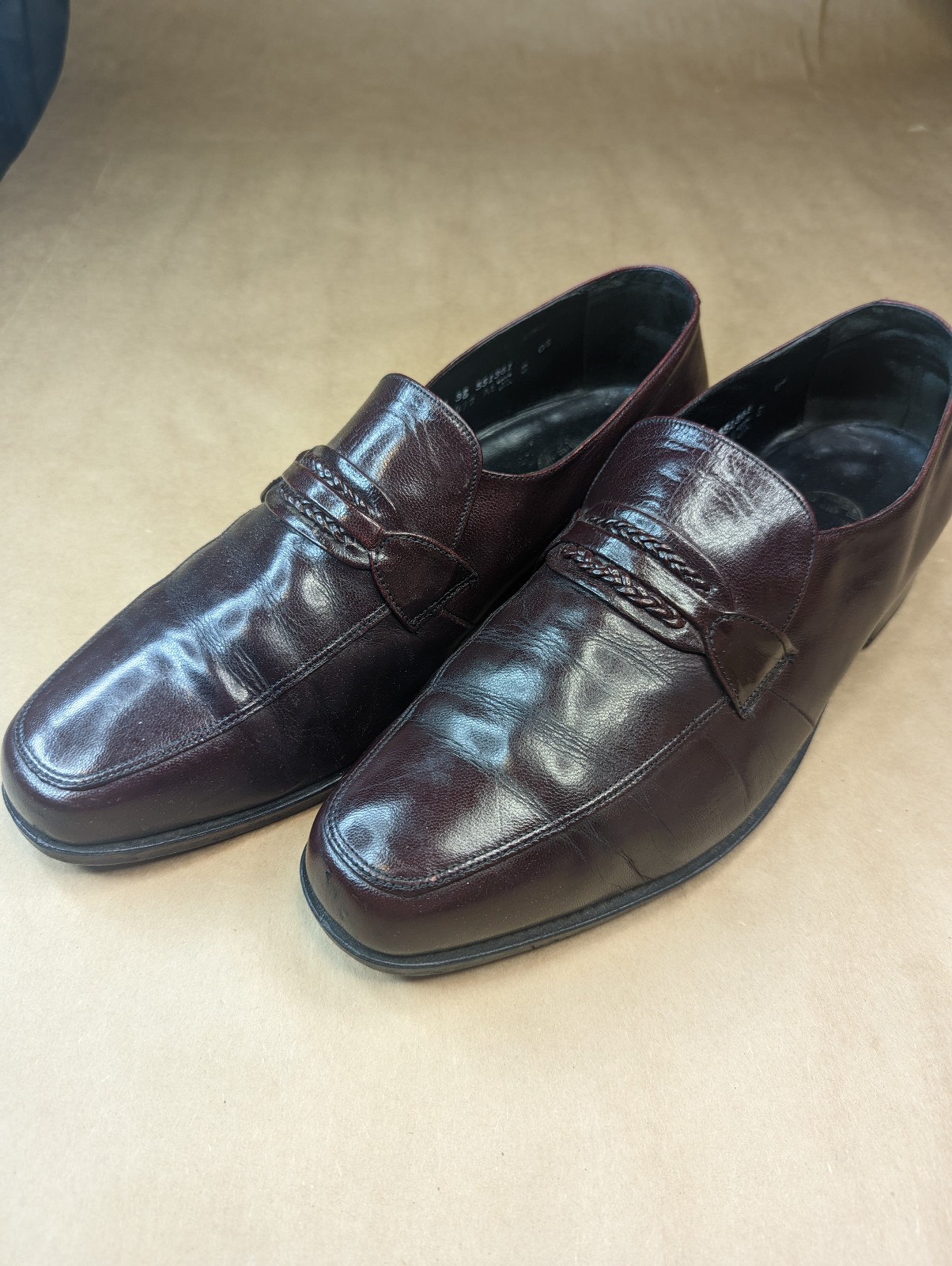 Florsheim Shoes men's size 11 EEE dress loafer brown leather. Woven rope accent