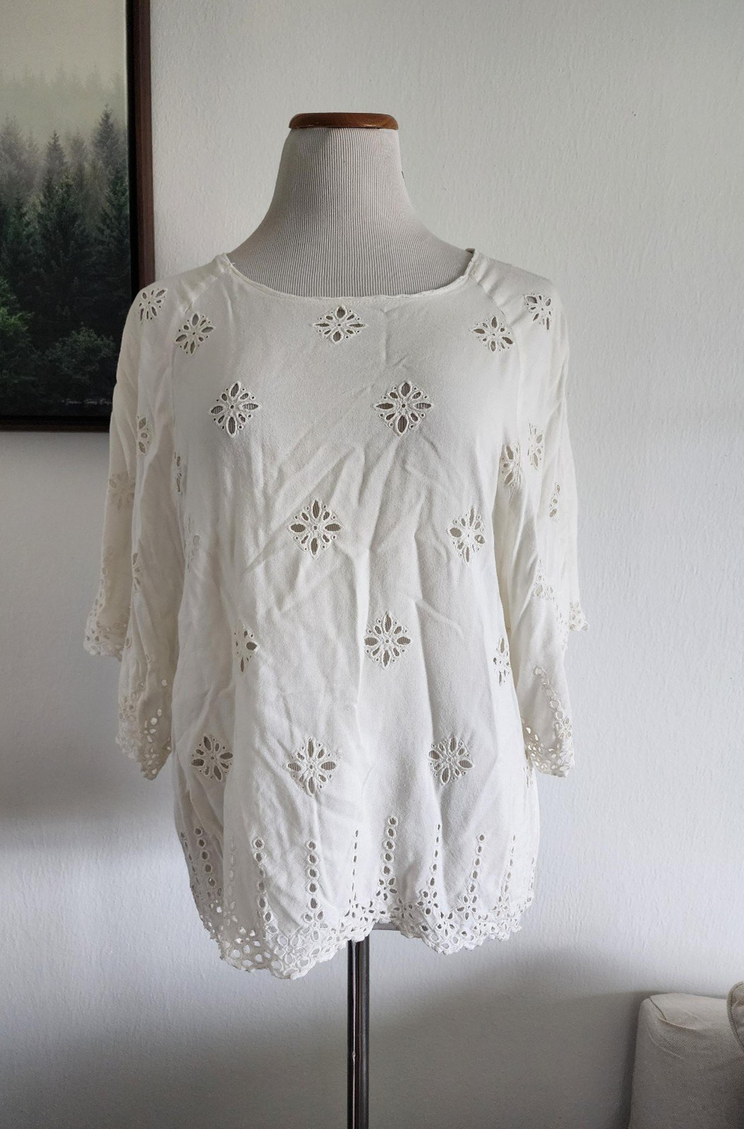 Karen Kane Women's Off White Eyelet 3/4 Sleeve Blouse Top Size Small