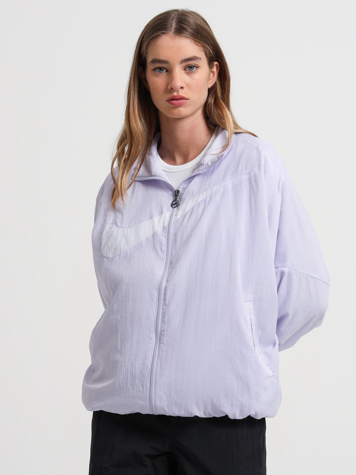 Nike Sportswear Essential Woven Jacket in Oxygen Purple