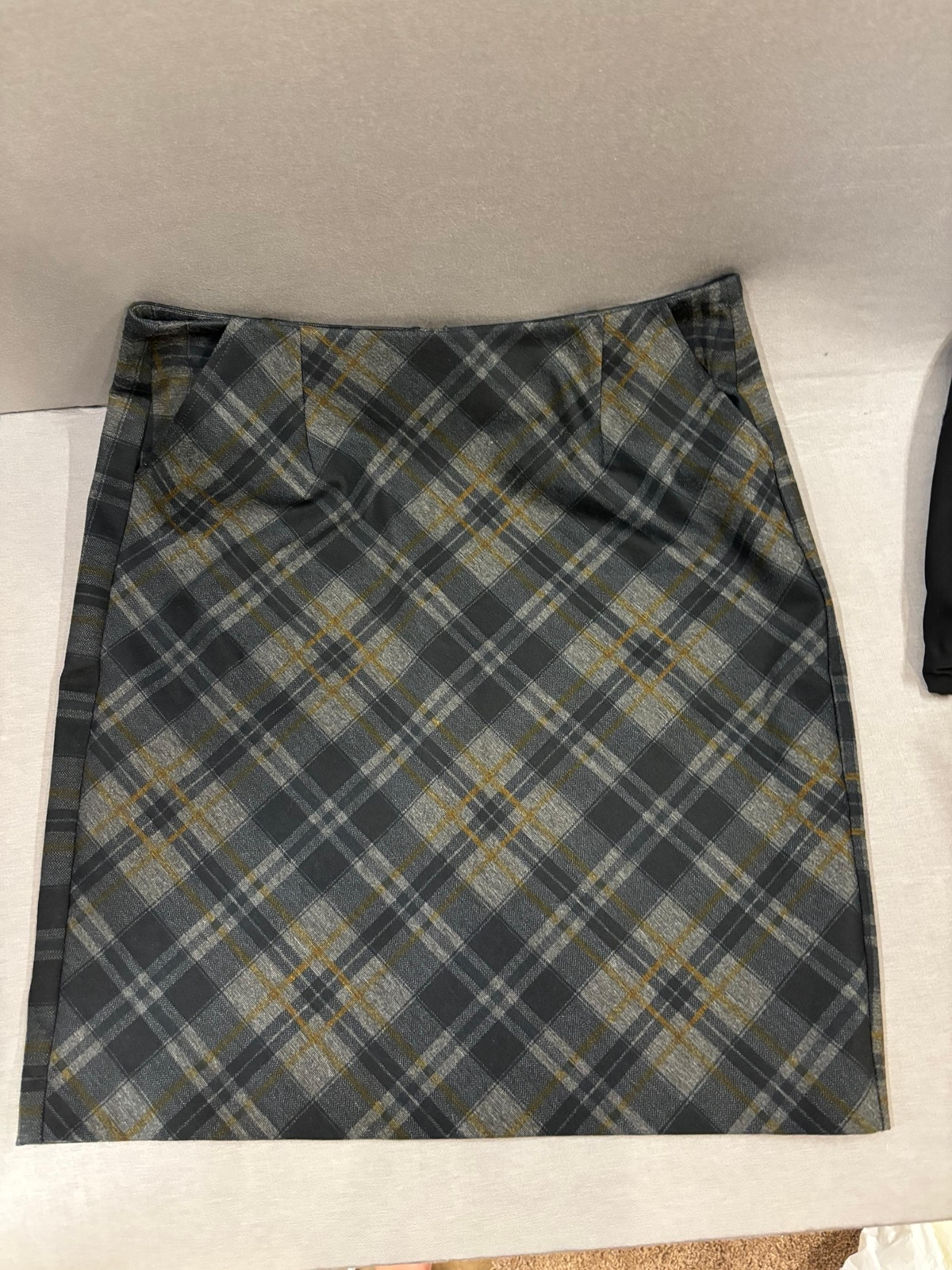 Cabi women’s plaid pencil skirt knee length size 8