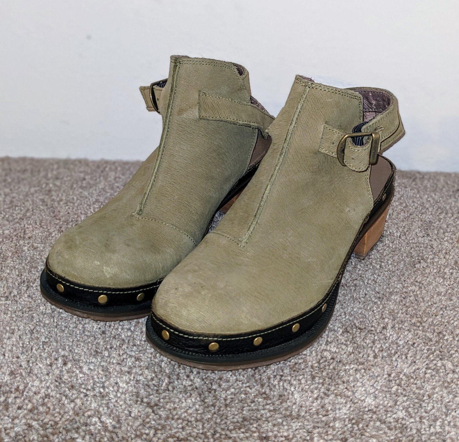 Chaco Cataluna Moss Olive Green Waterproof Leather Ankle Strap Clogs size 7