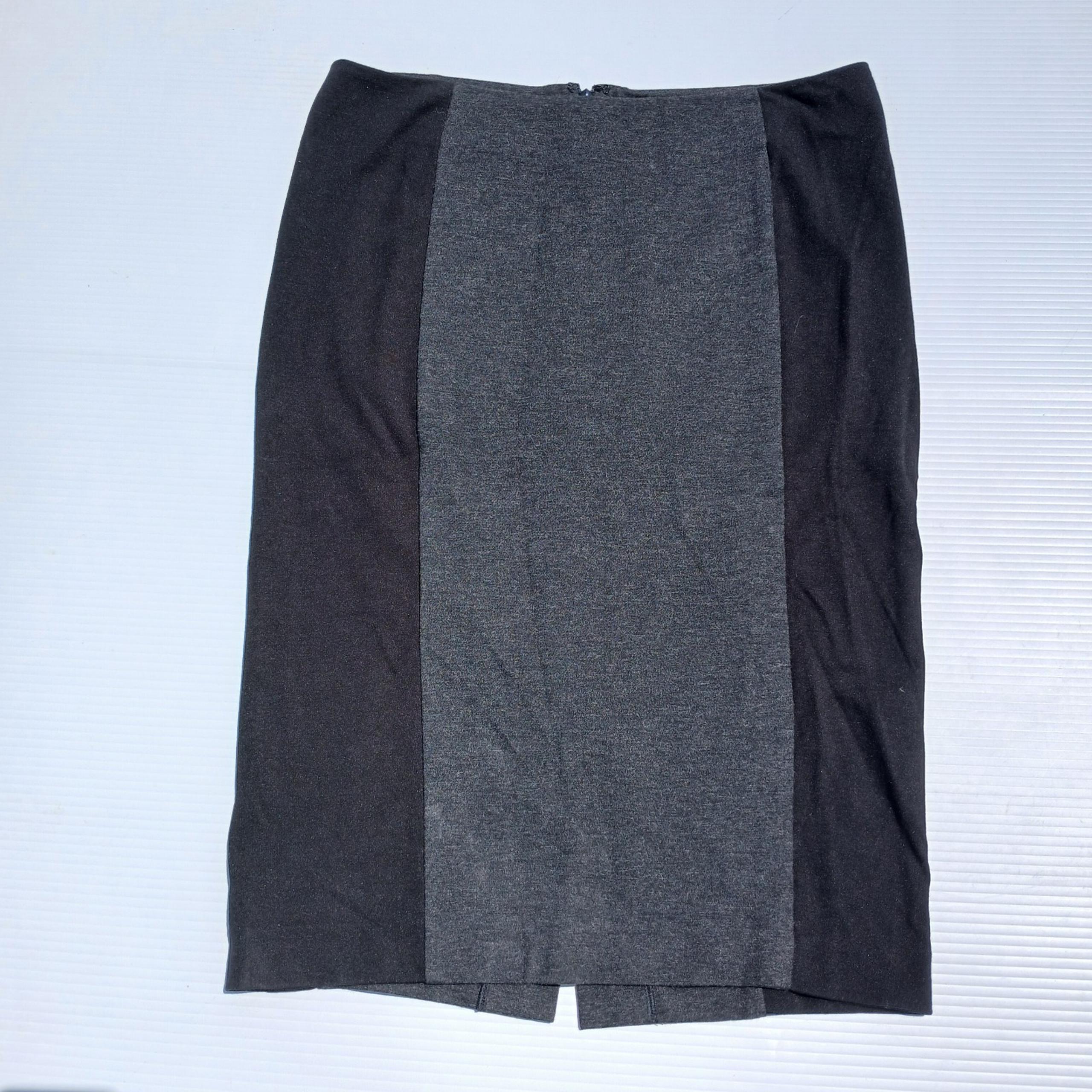 Cabi size 6 womens Black Gray Pencil Skirt Stretchy Colorblock Midi Workwear