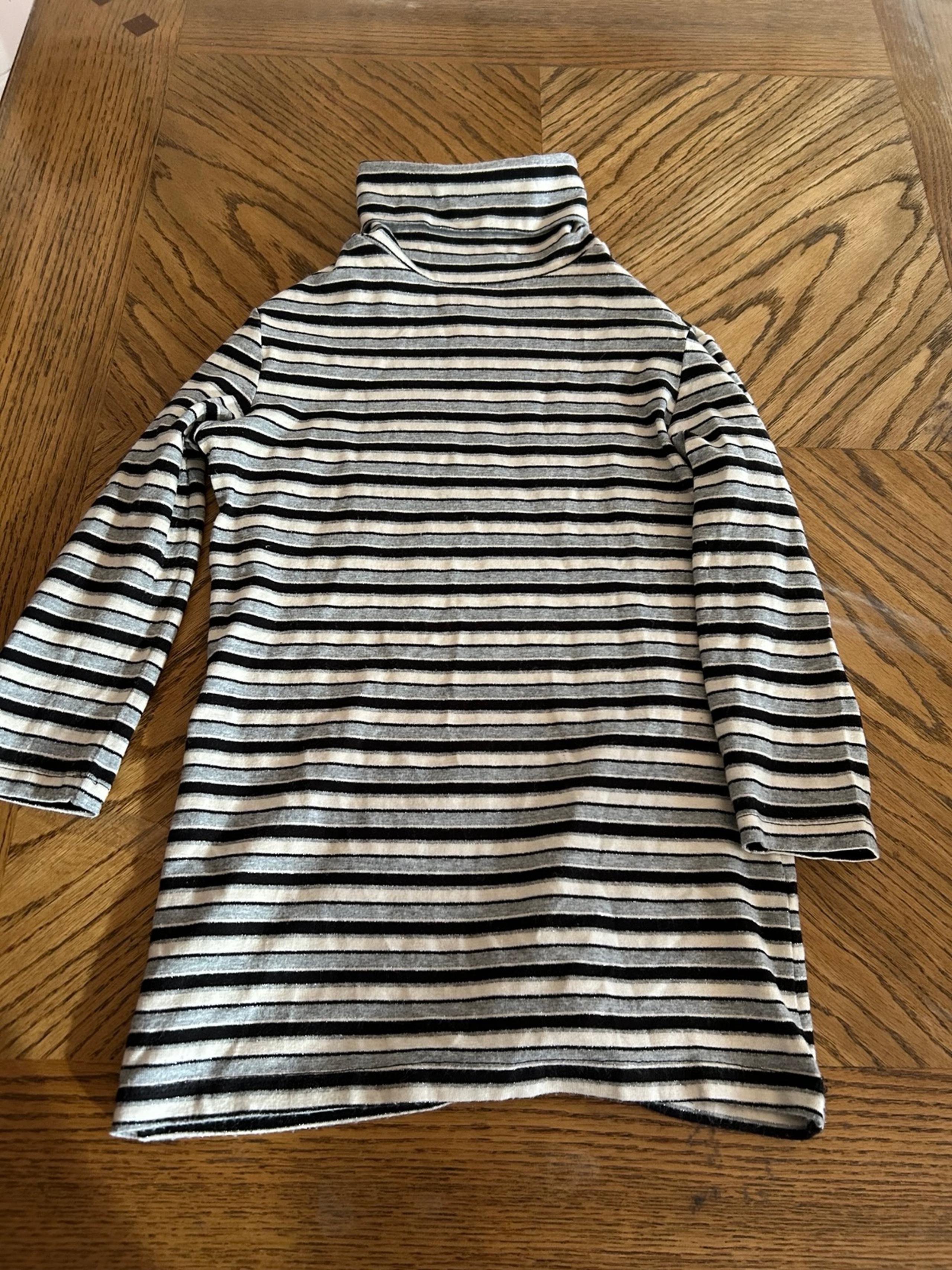 Gap women’s striped turtleneck size xs