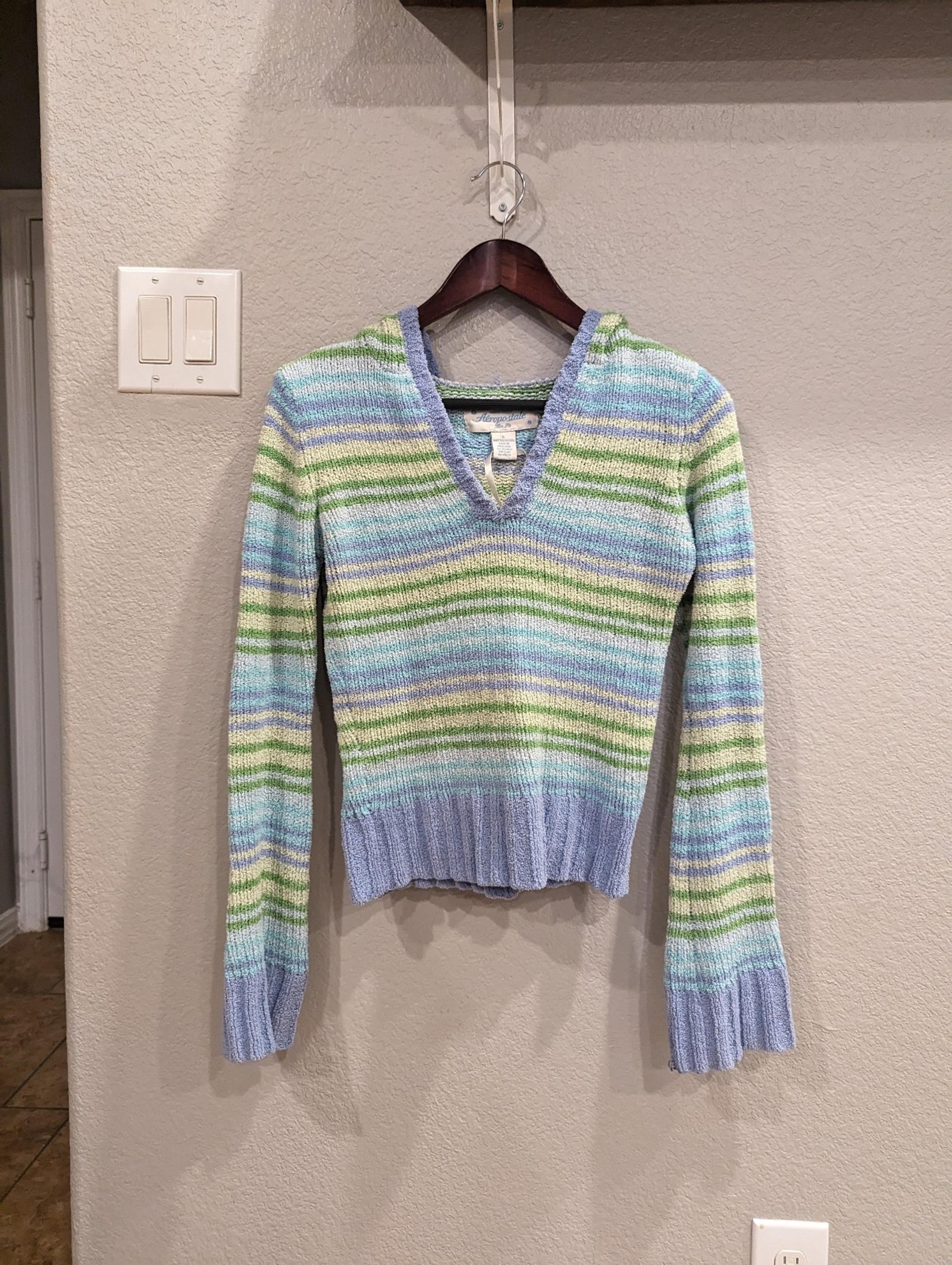 Vintage y2k limited edition Aeropostale stripped slim fit v neck hooded sweater
